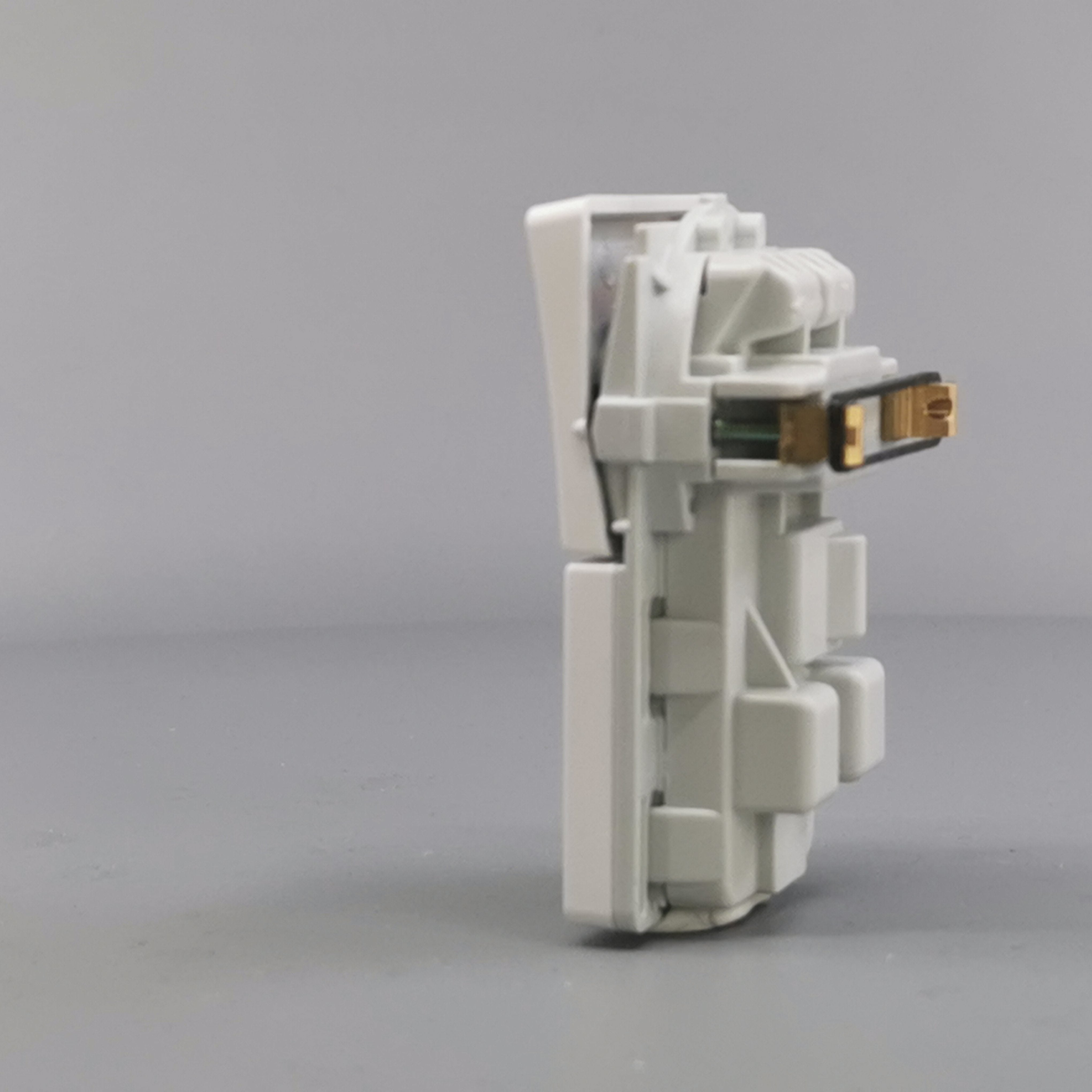 Fuga EDB stikkon. med jord og afbryder 2-pol - hvid