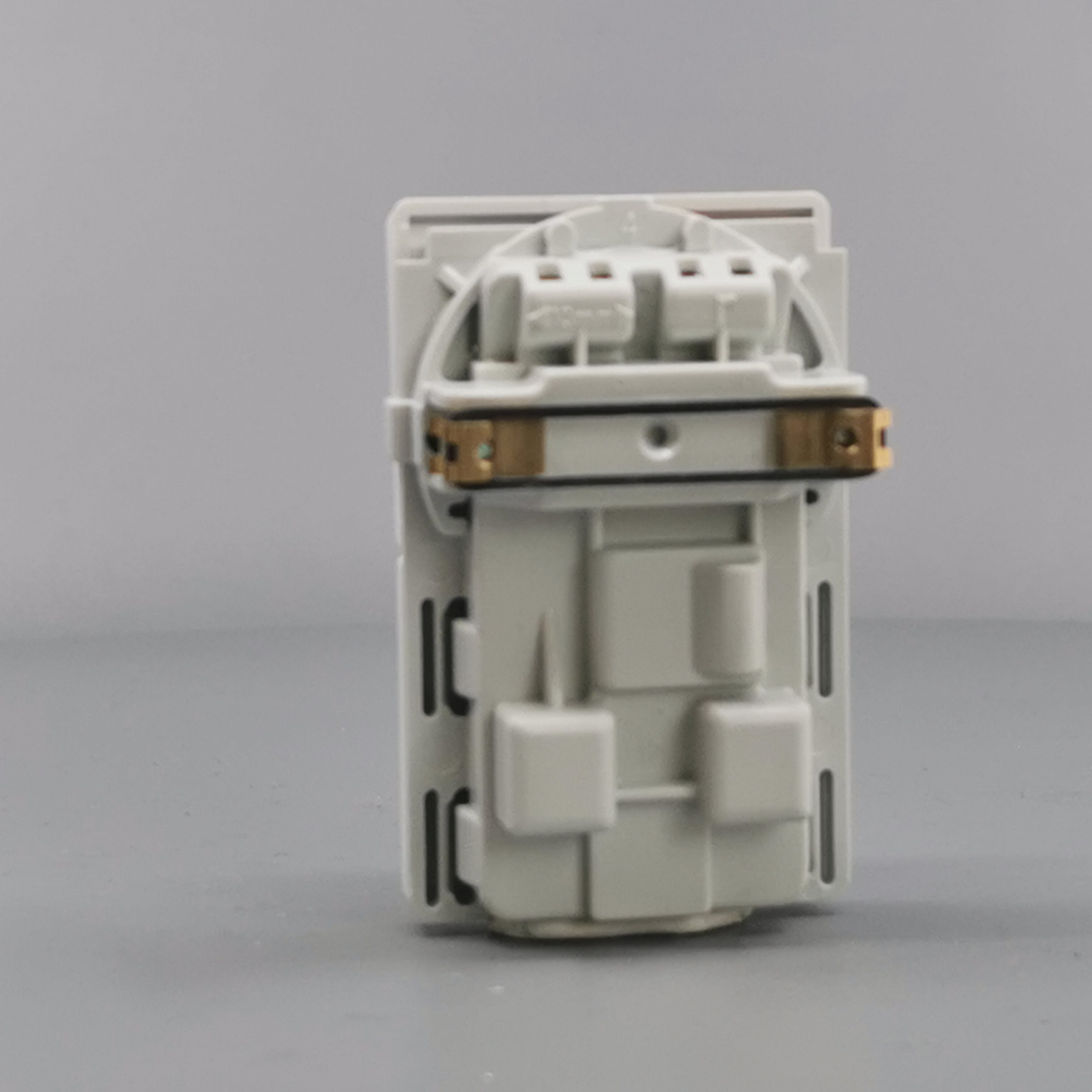 Fuga EDB stikkon. med jord og afbryder 2-pol - hvid