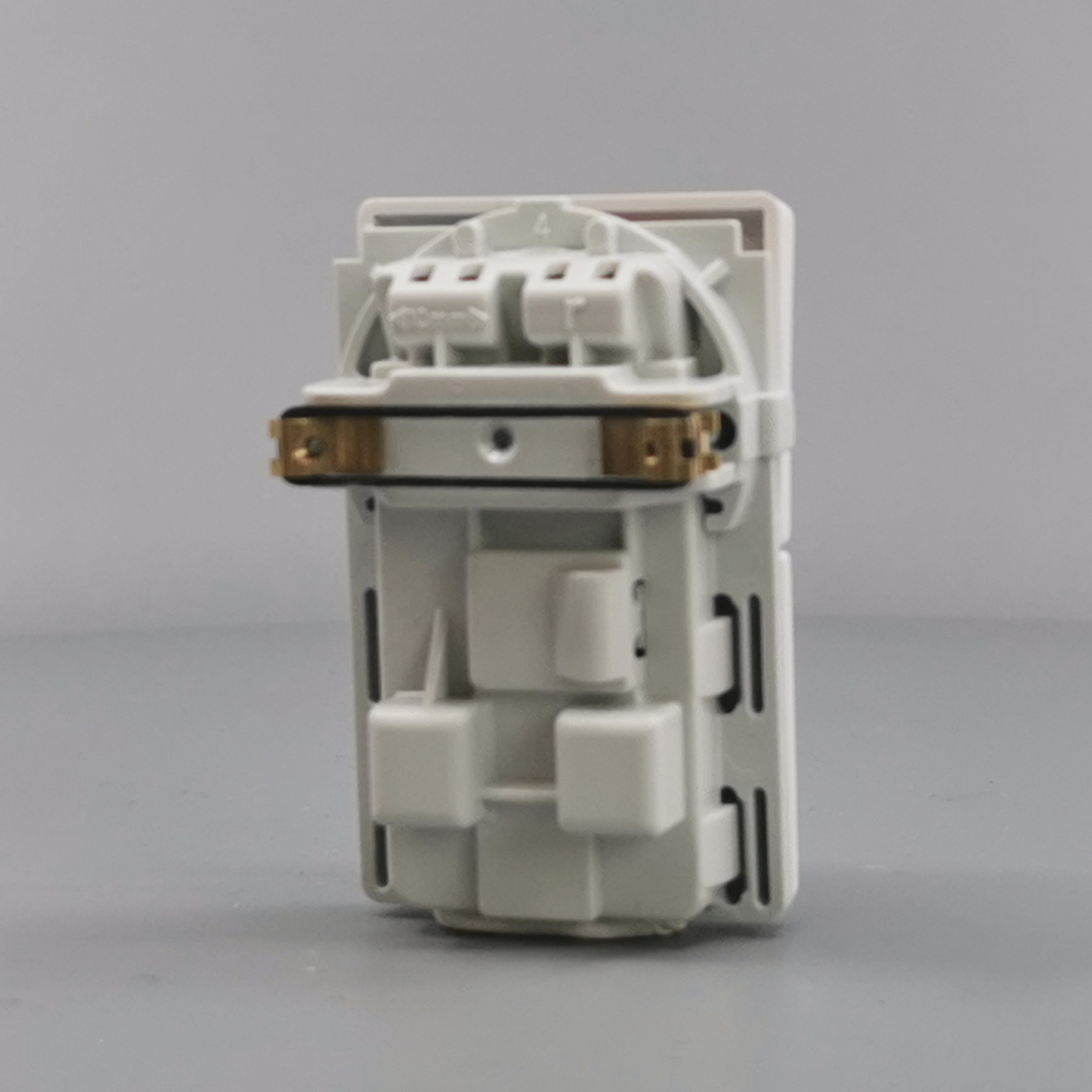 Fuga EDB stikkon. med jord og afbryder 2-pol - hvid