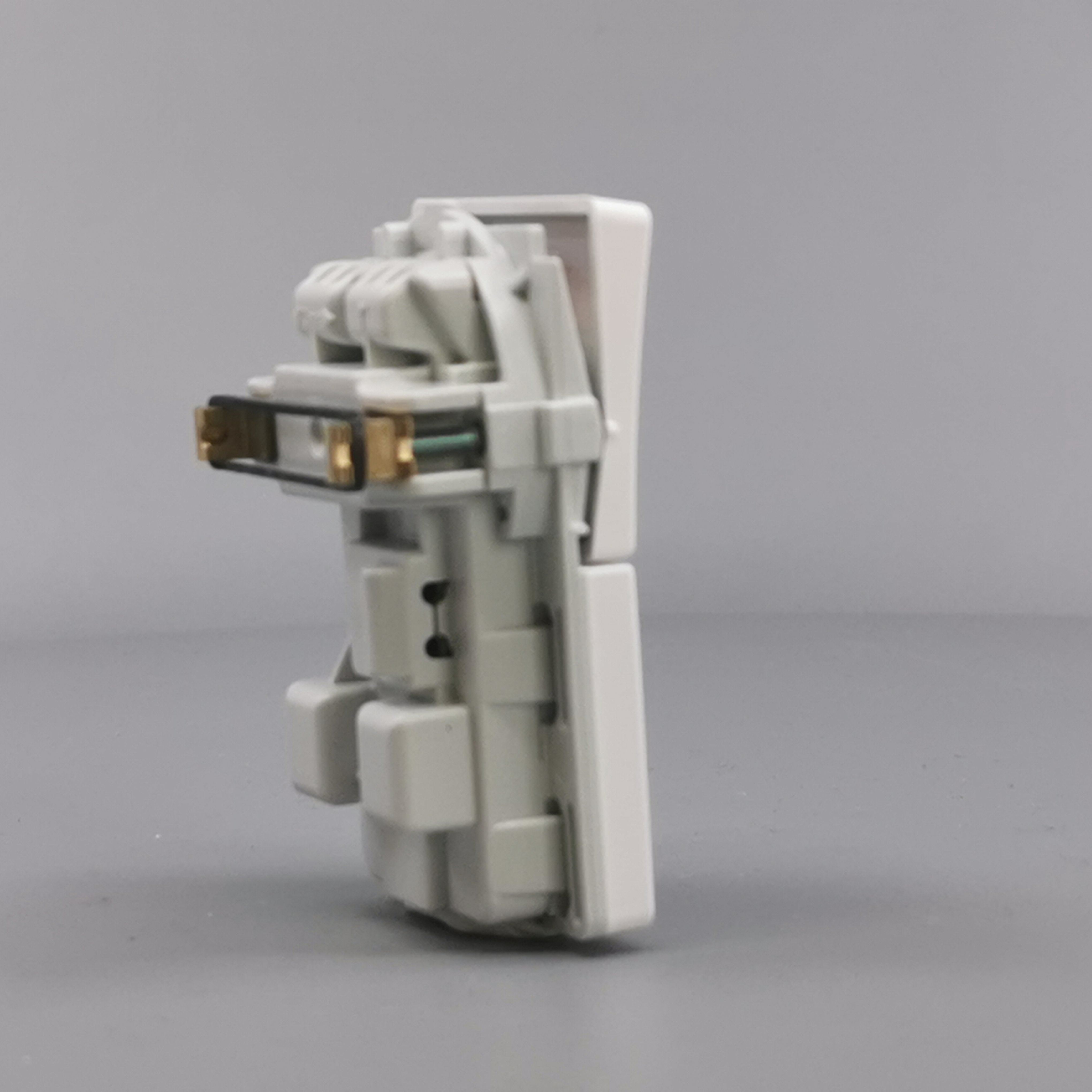 Fuga EDB stikkon. med jord og afbryder 2-pol - hvid