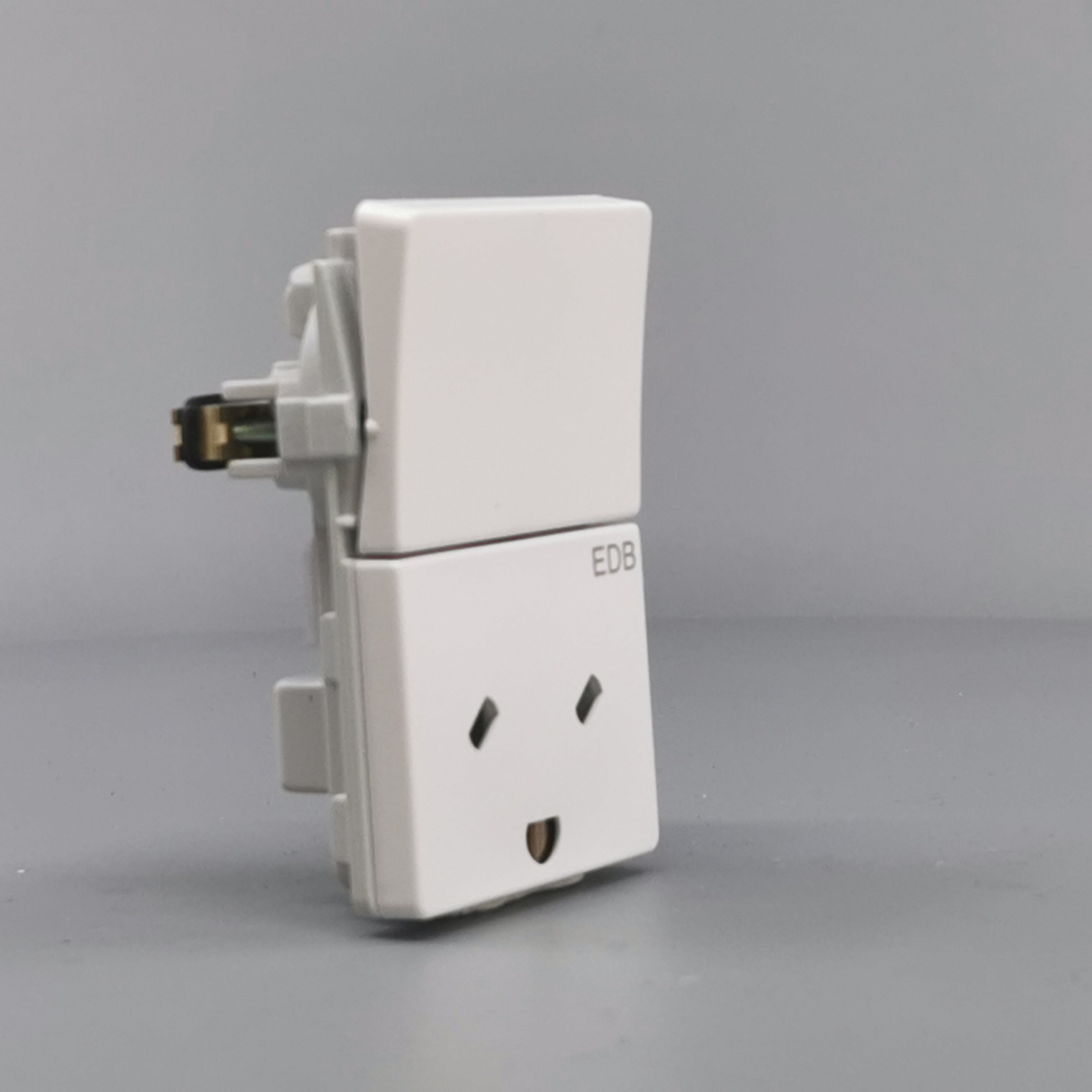 Fuga EDB stikkon. med jord og afbryder 2-pol - hvid