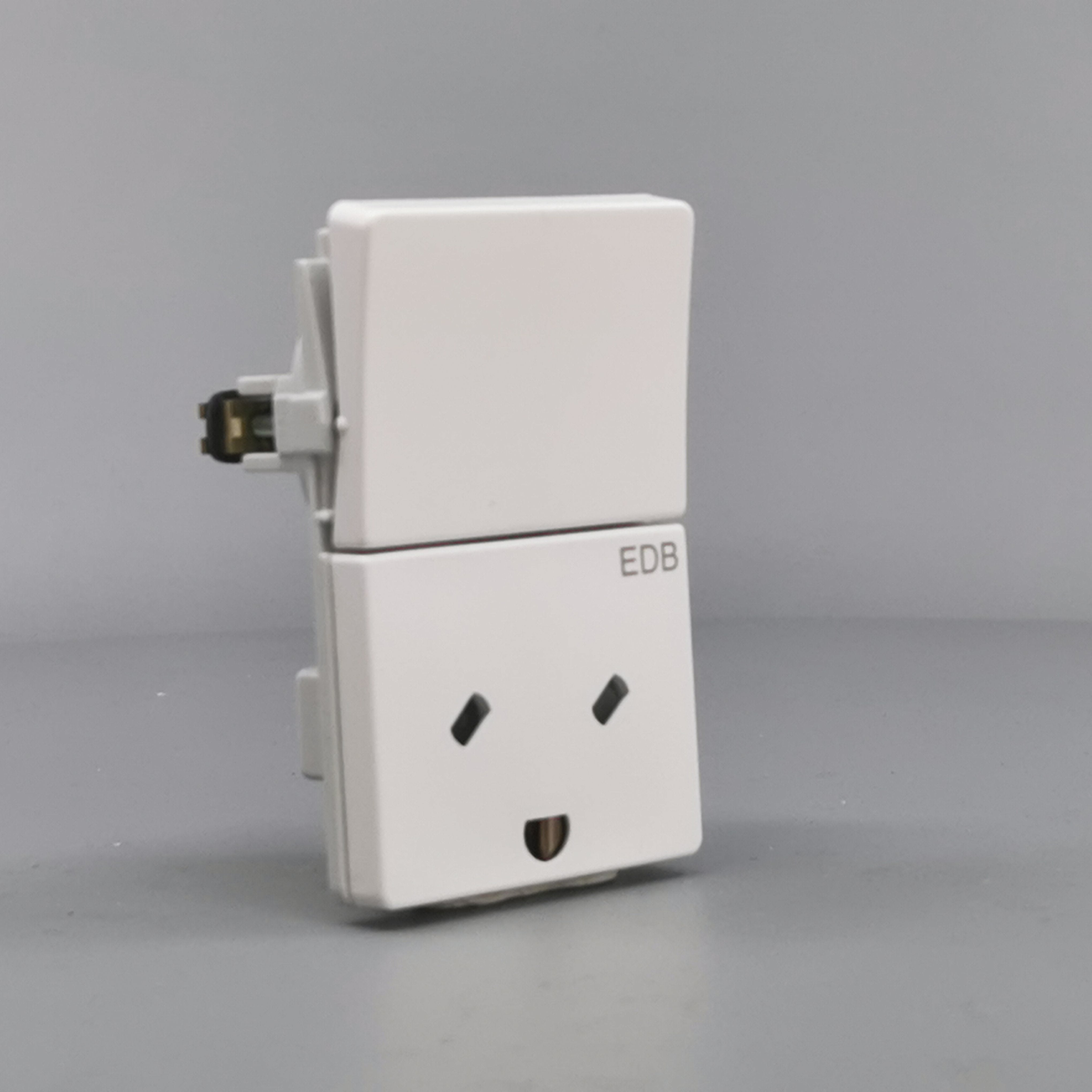 Fuga EDB stikkon. med jord og afbryder 2-pol - hvid