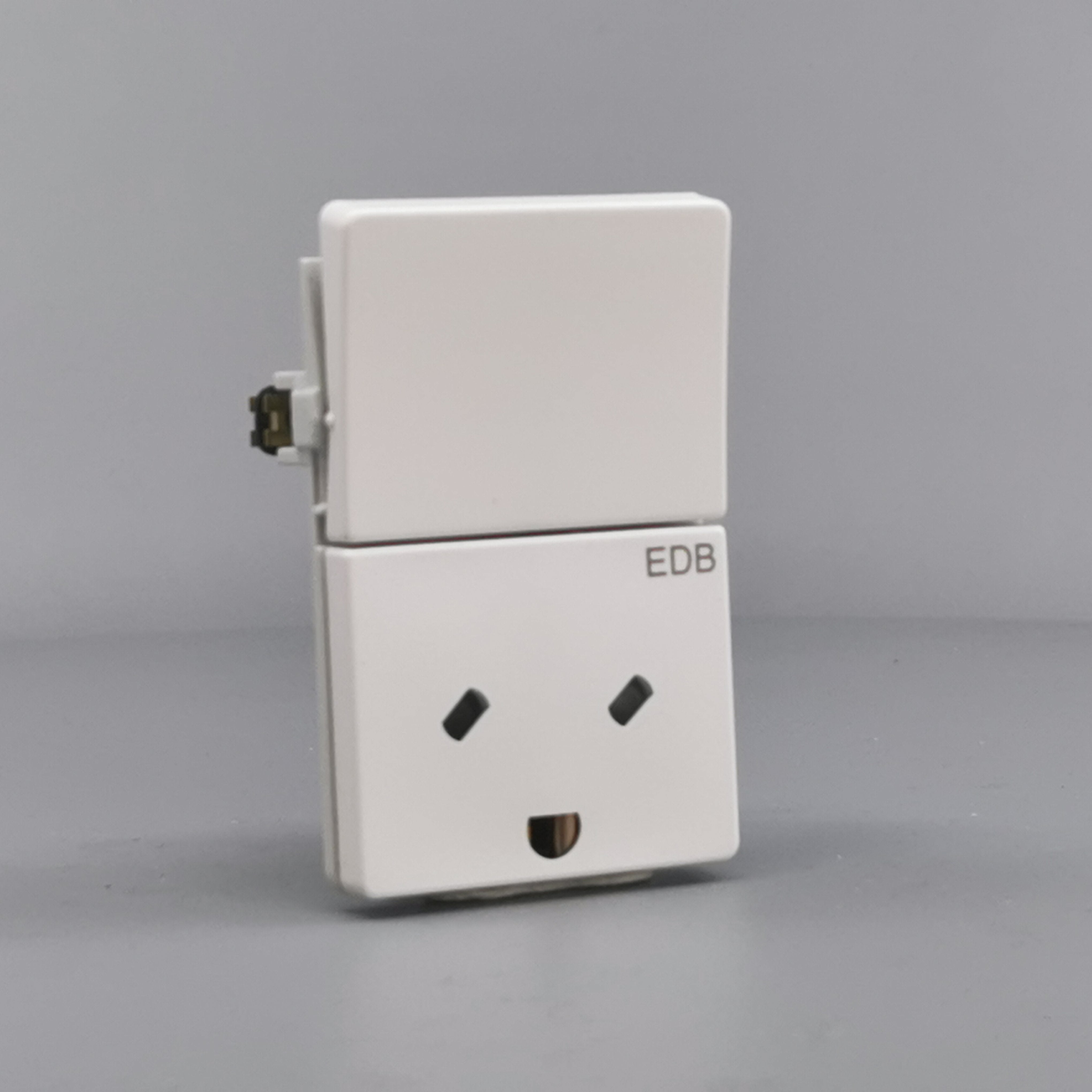 Fuga EDB stikkon. med jord og afbryder 2-pol - hvid