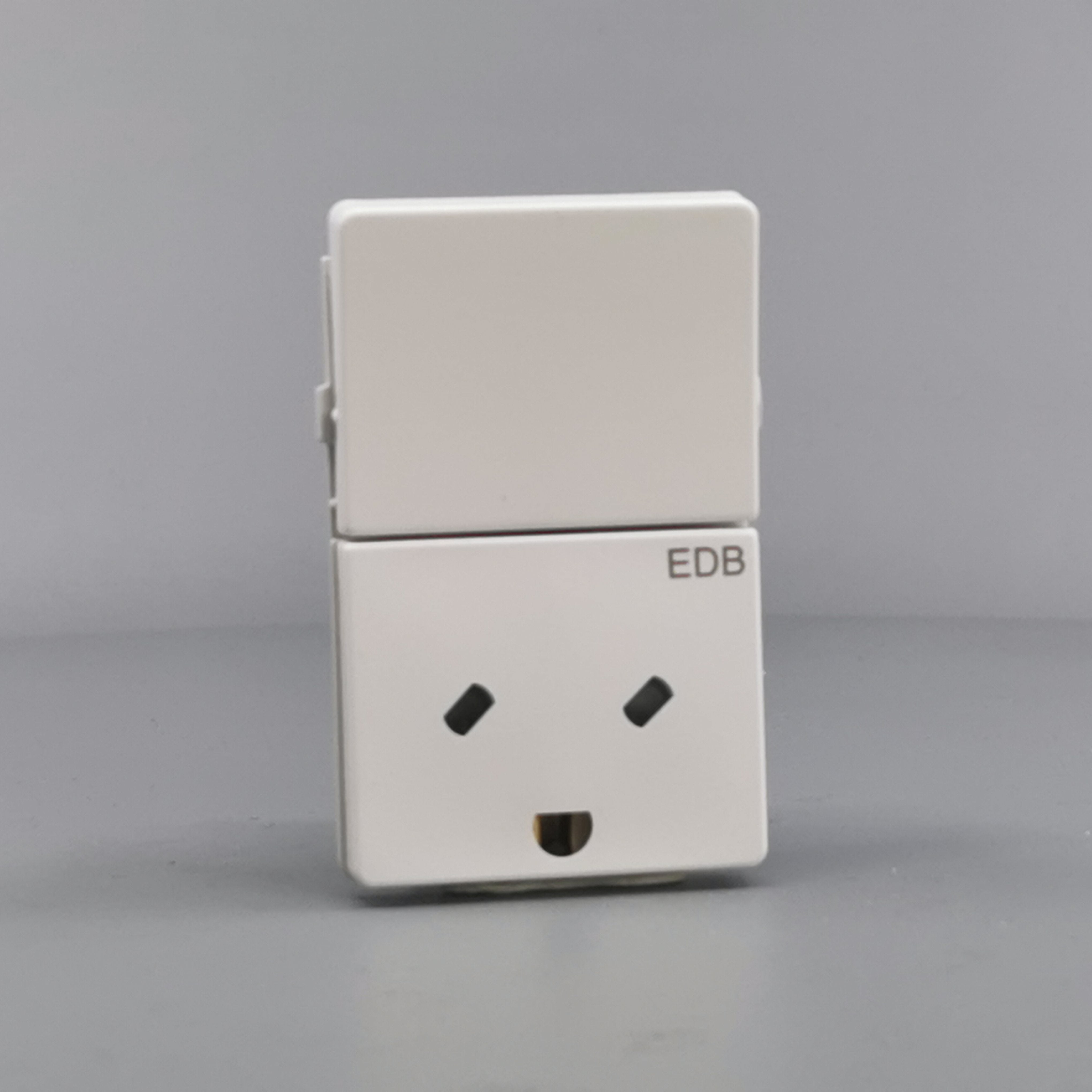 Fuga EDB stikkon. med jord og afbryder 2-pol - hvid