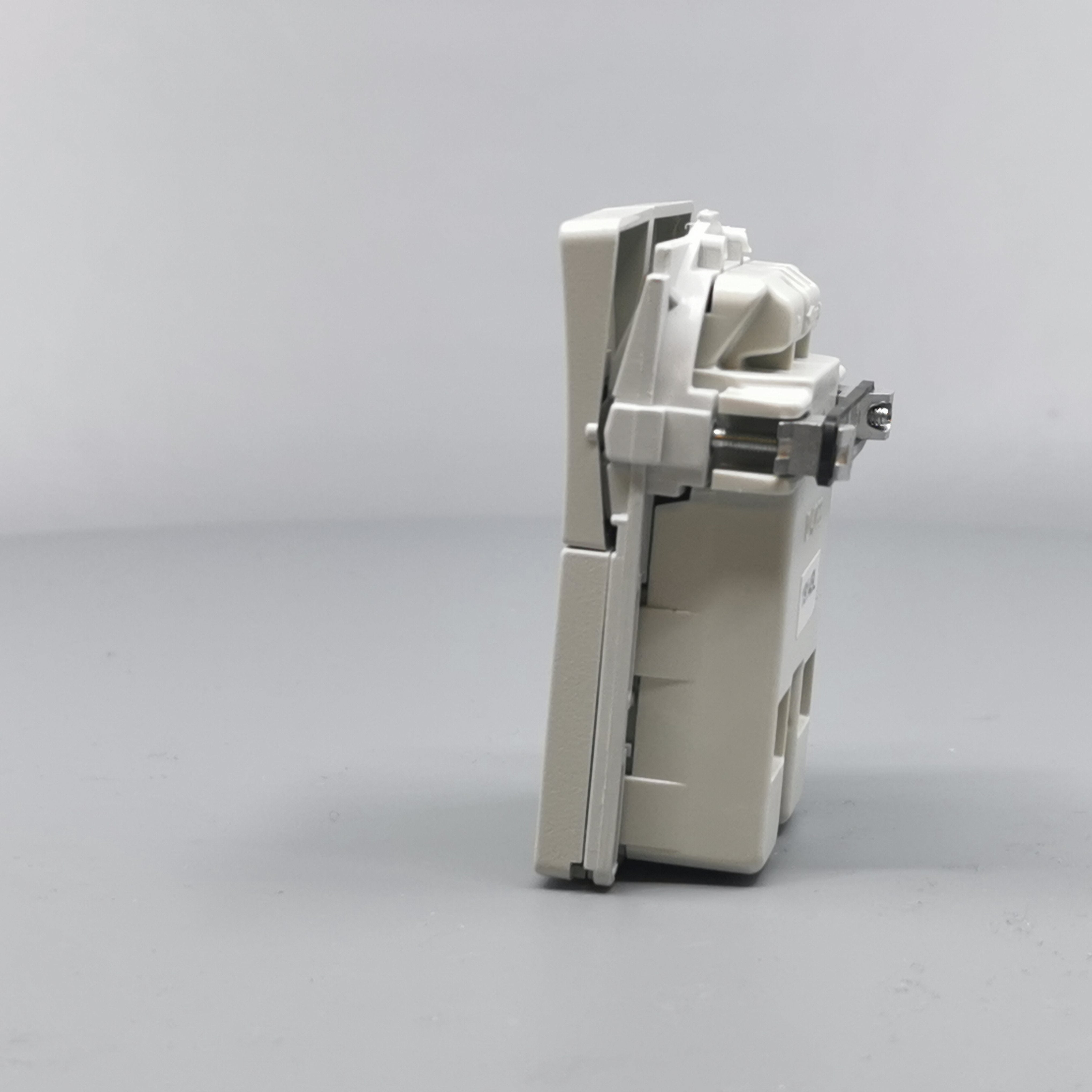 Fuga Stikkontakt dobbelt 2-pol lysegrå