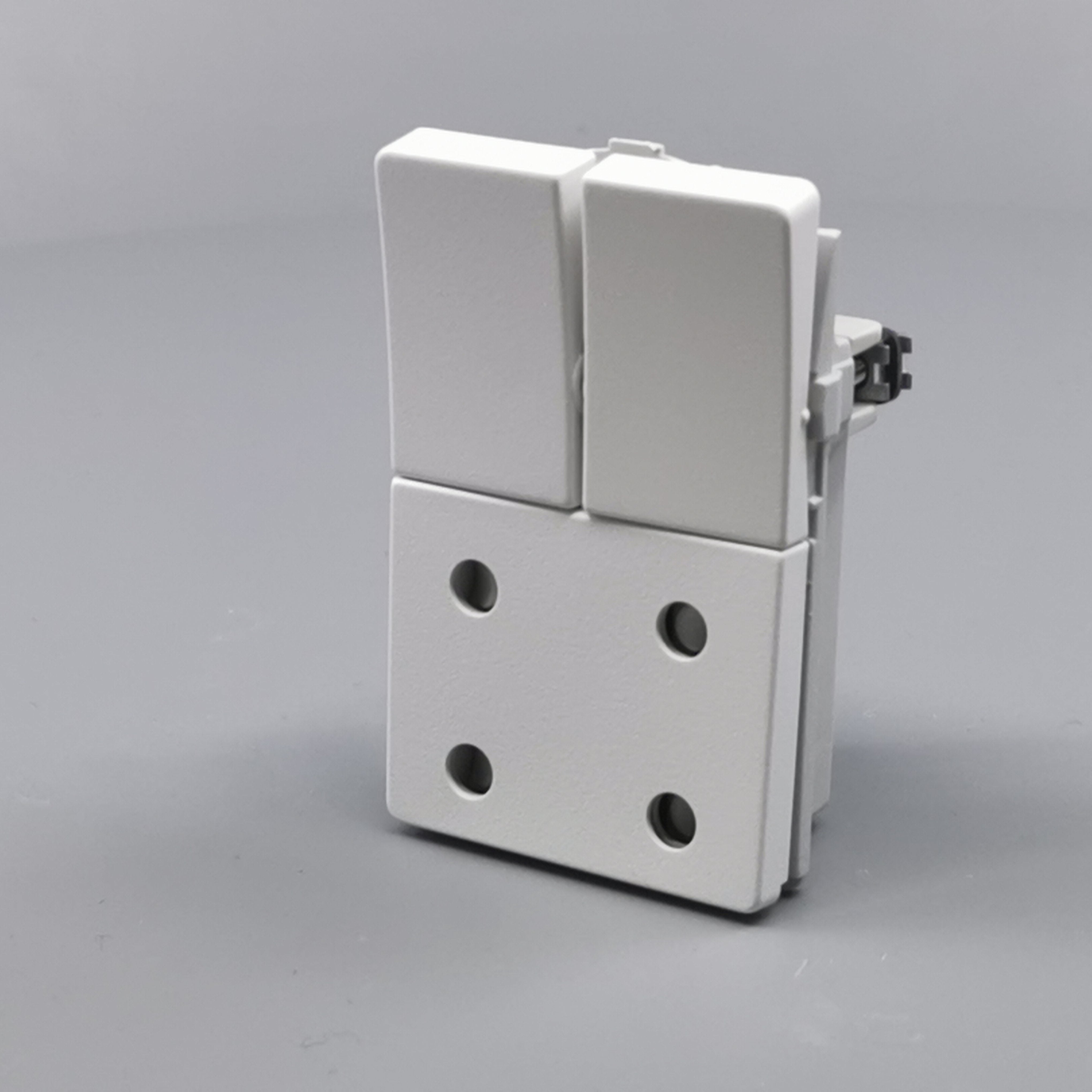 Fuga dobbelt stikkontakt med afbryder 1½ modul 2-pol - hvid