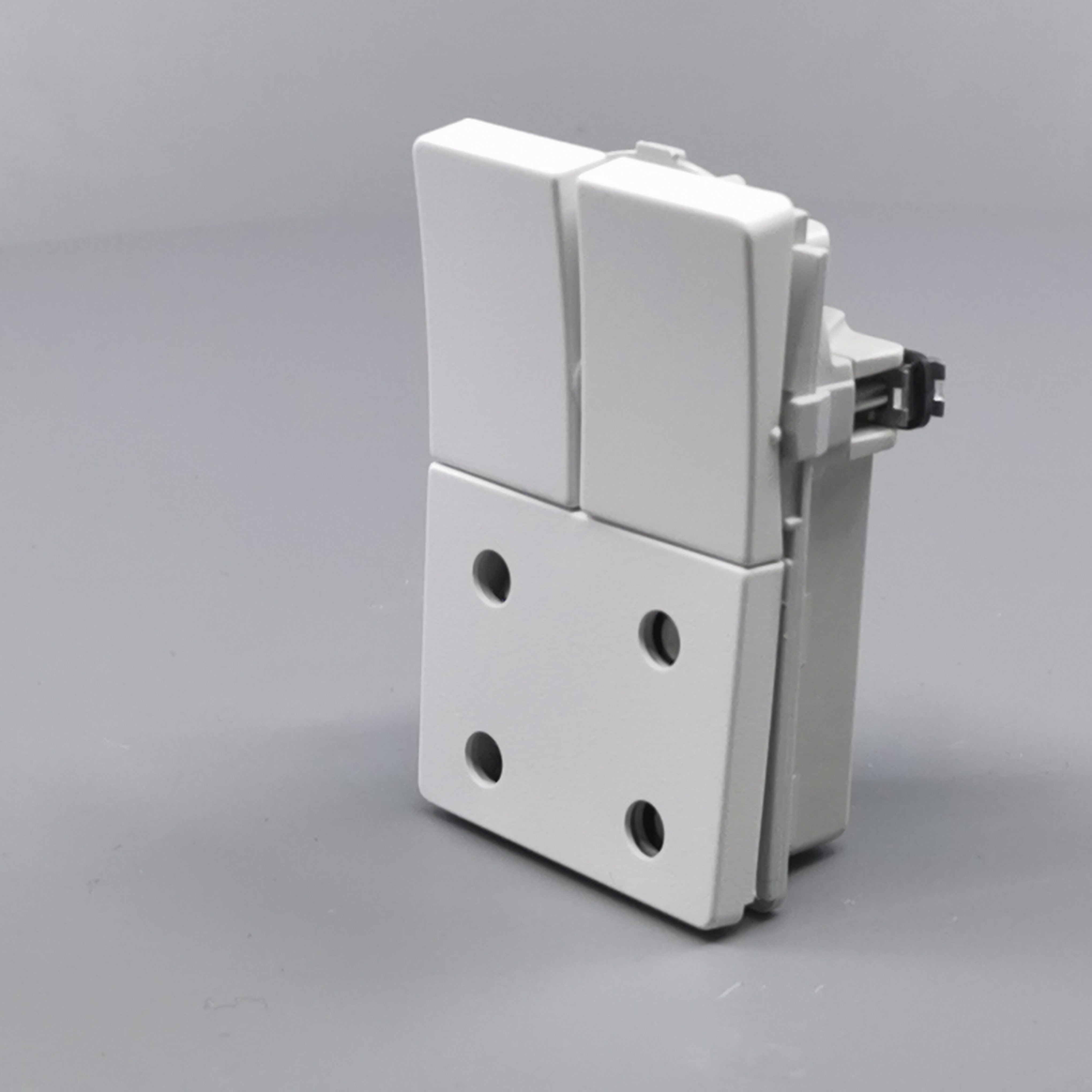 Fuga dobbelt stikkontakt med afbryder 1½ modul 2-pol - hvid