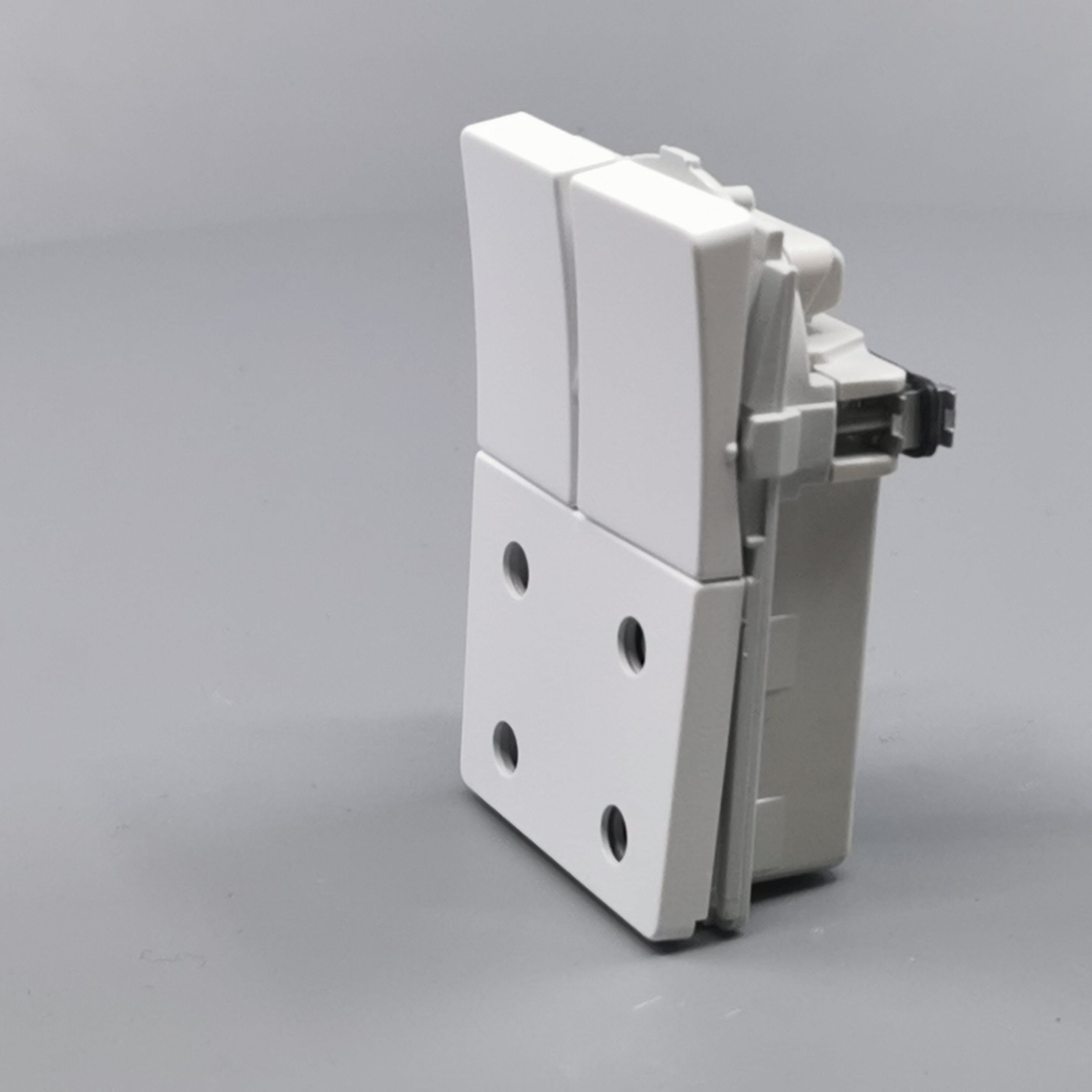 Fuga dobbelt stikkontakt med afbryder 1½ modul 2-pol - hvid