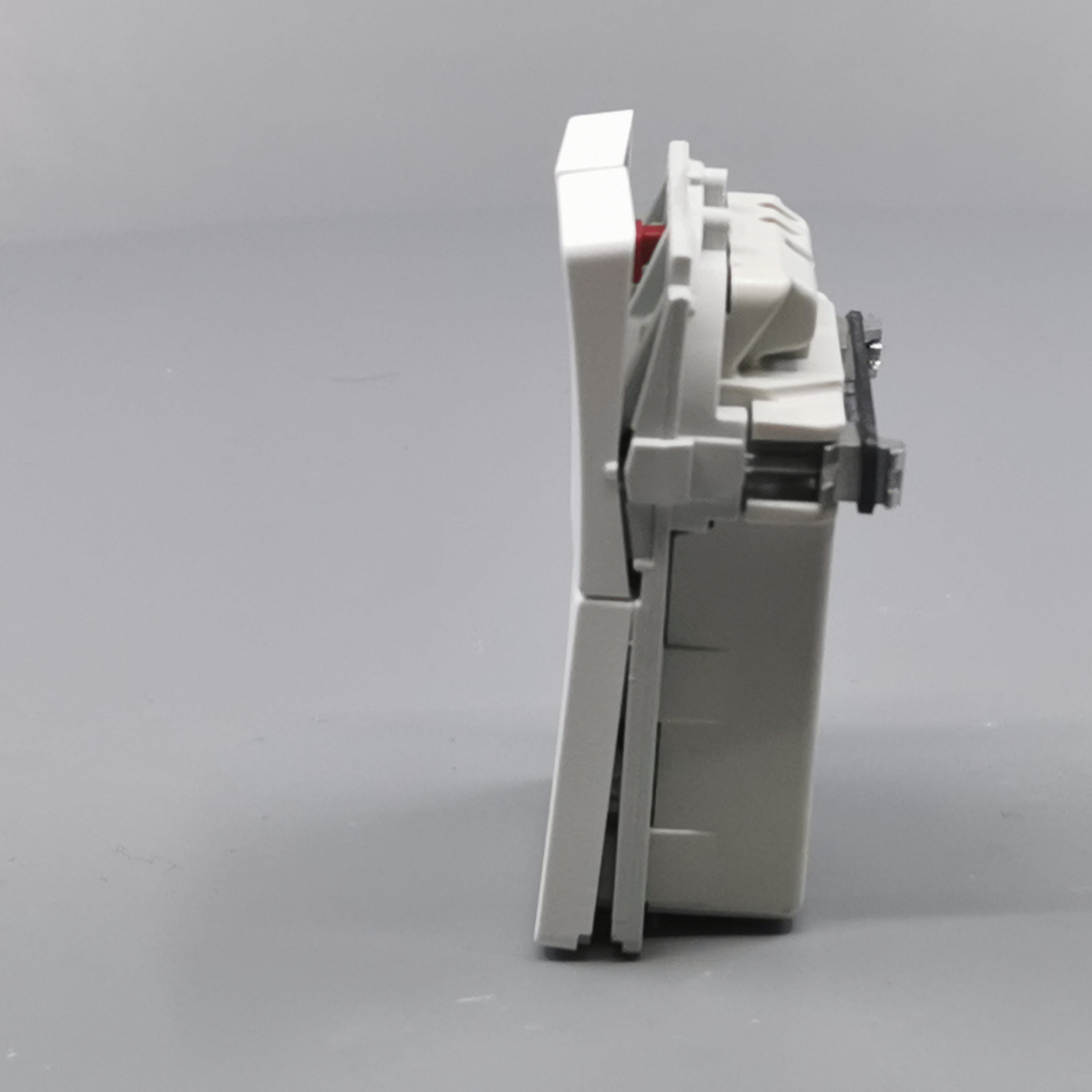 Fuga dobbelt stikkontakt med afbryder 1½ modul 2-pol - hvid