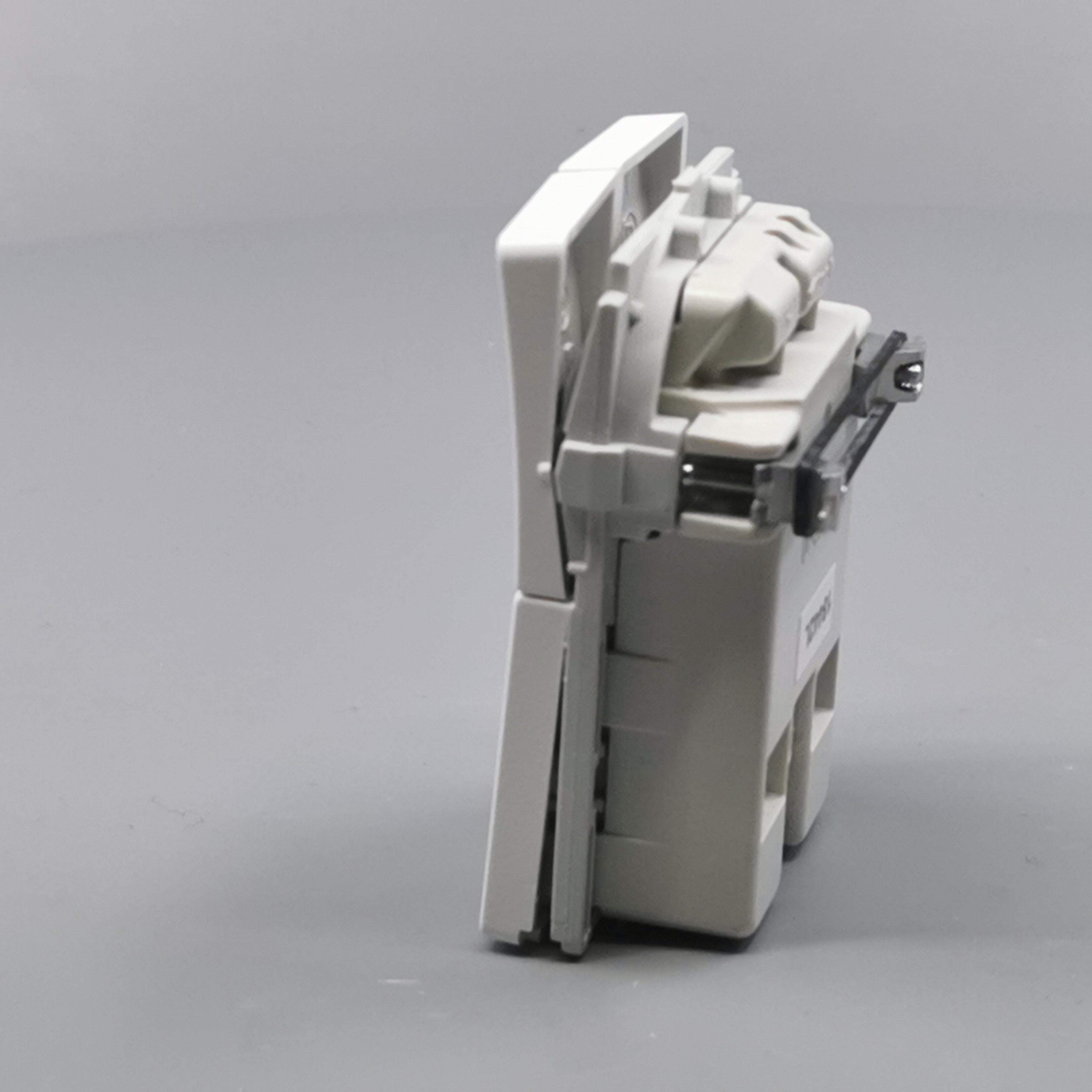 Fuga dobbelt stikkontakt med afbryder 1½ modul 2-pol - hvid