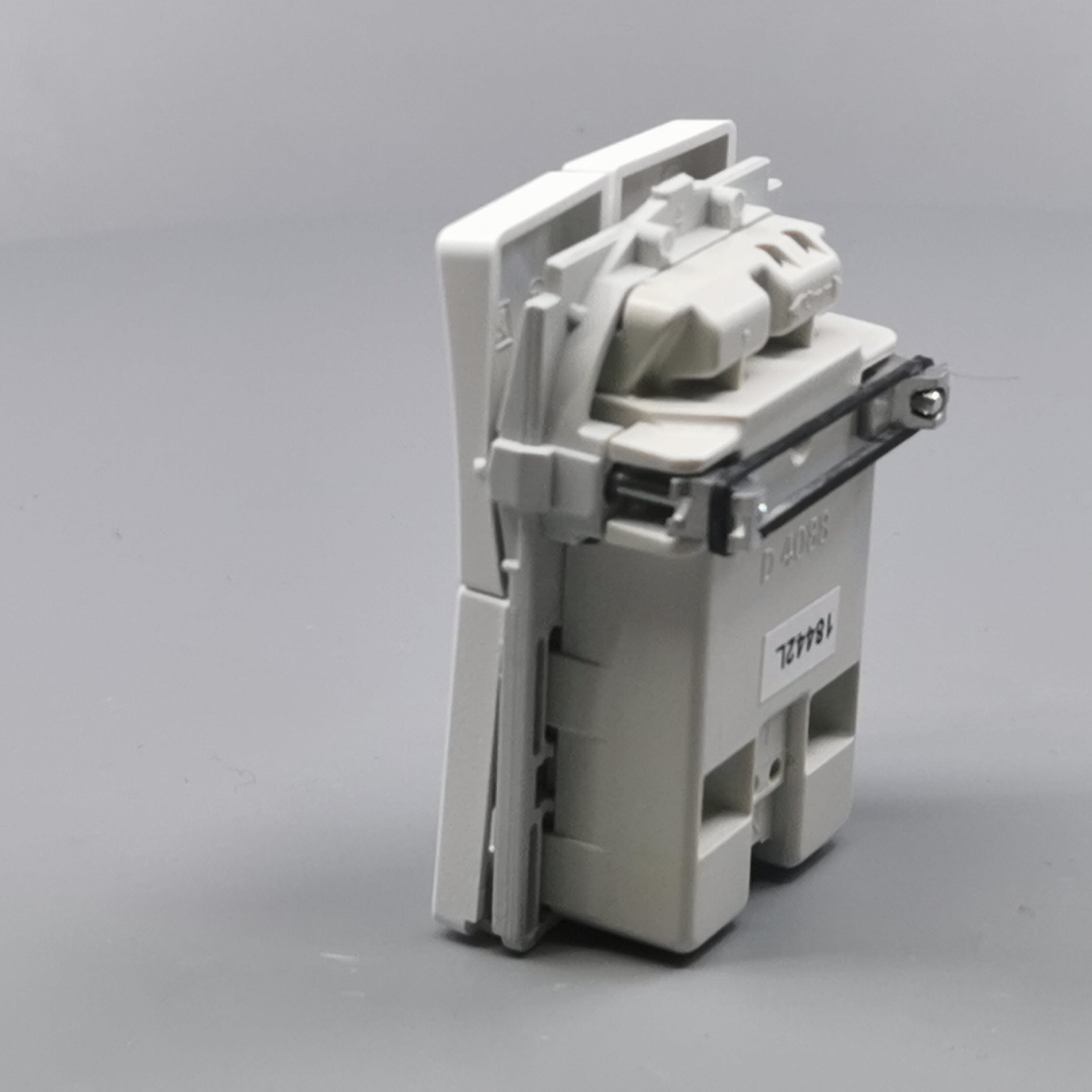 Fuga dobbelt stikkontakt med afbryder 1½ modul 2-pol - hvid