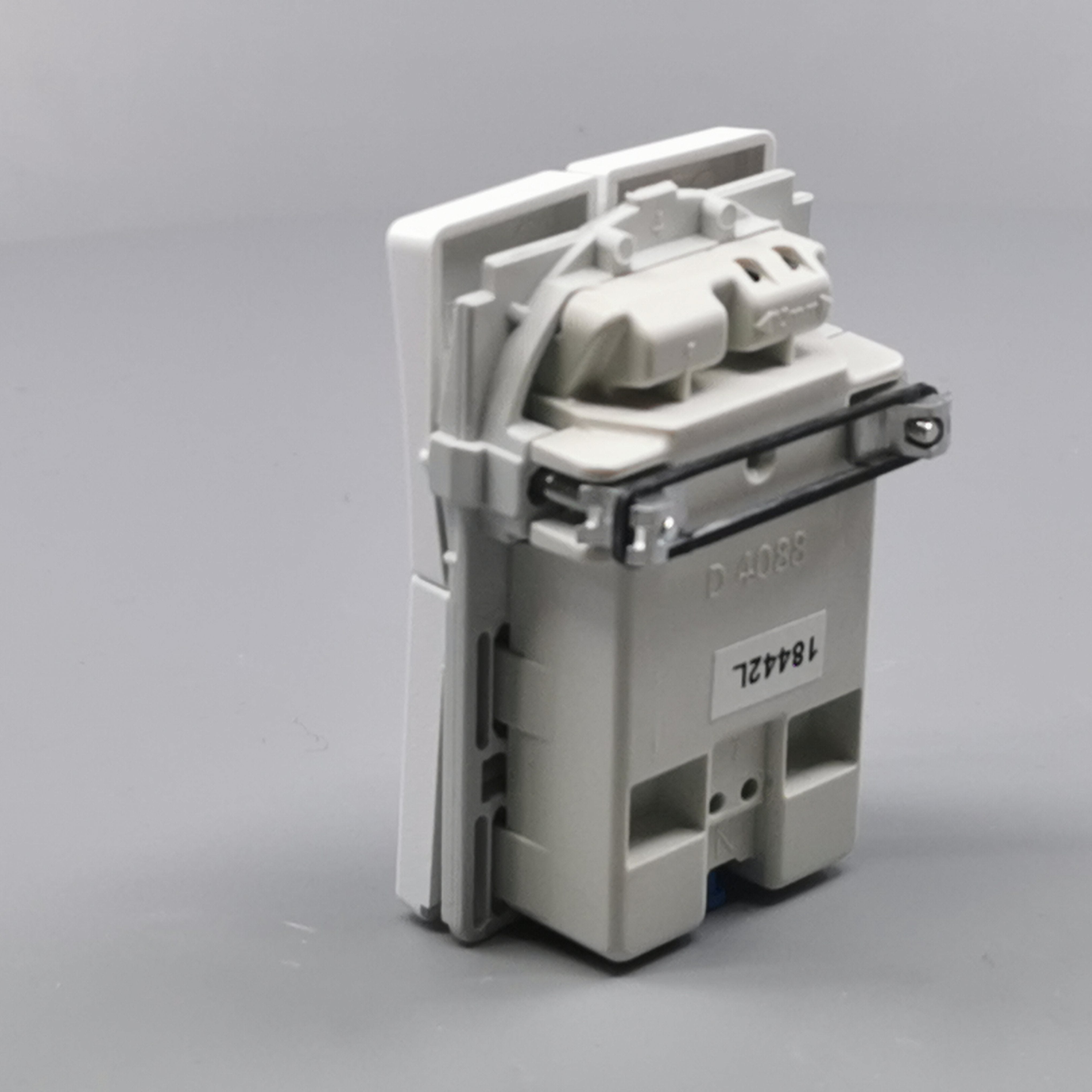 Fuga dobbelt stikkontakt med afbryder 1½ modul 2-pol - hvid