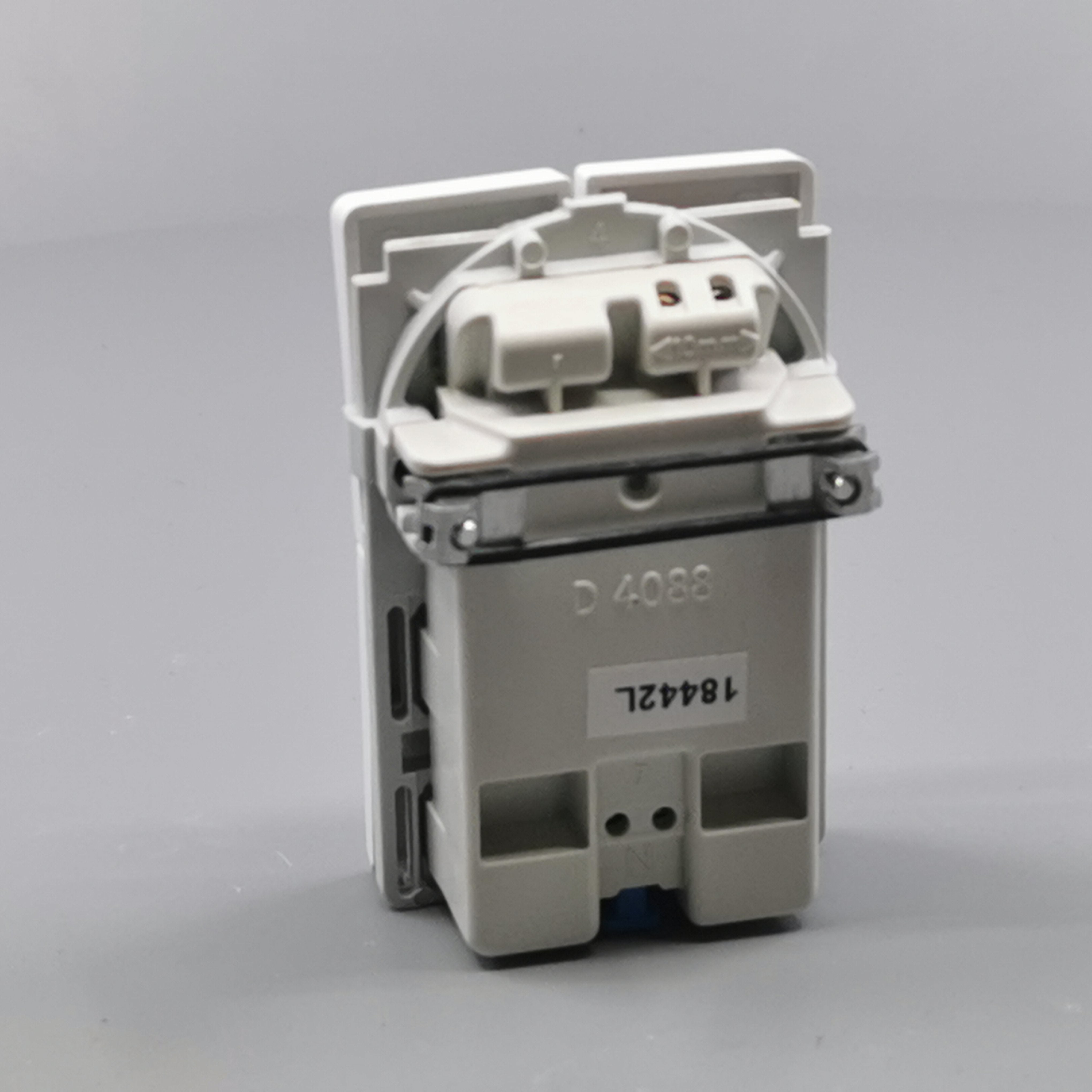 Fuga dobbelt stikkontakt med afbryder 1½ modul 2-pol - hvid