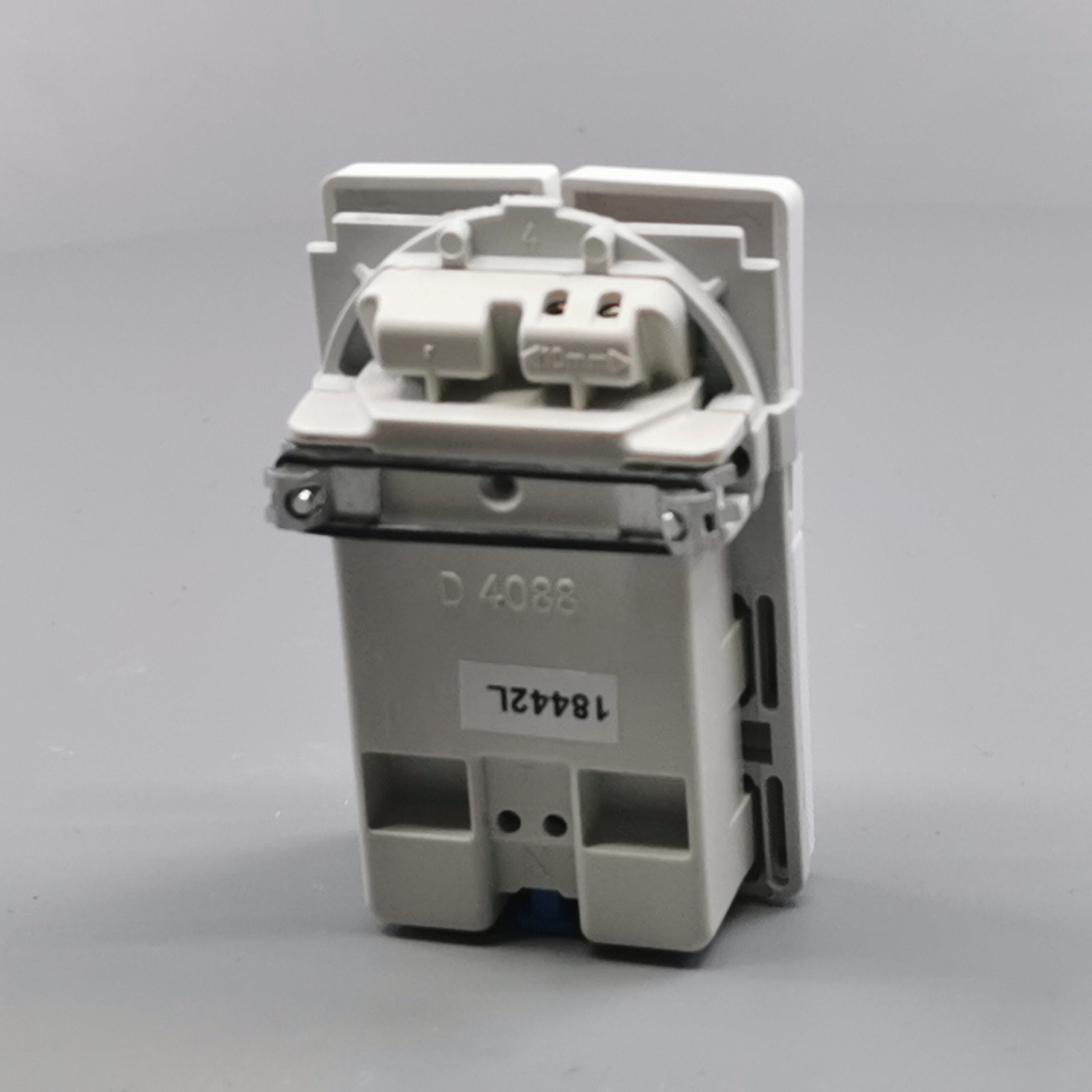 Fuga dobbelt stikkontakt med afbryder 1½ modul 2-pol - hvid