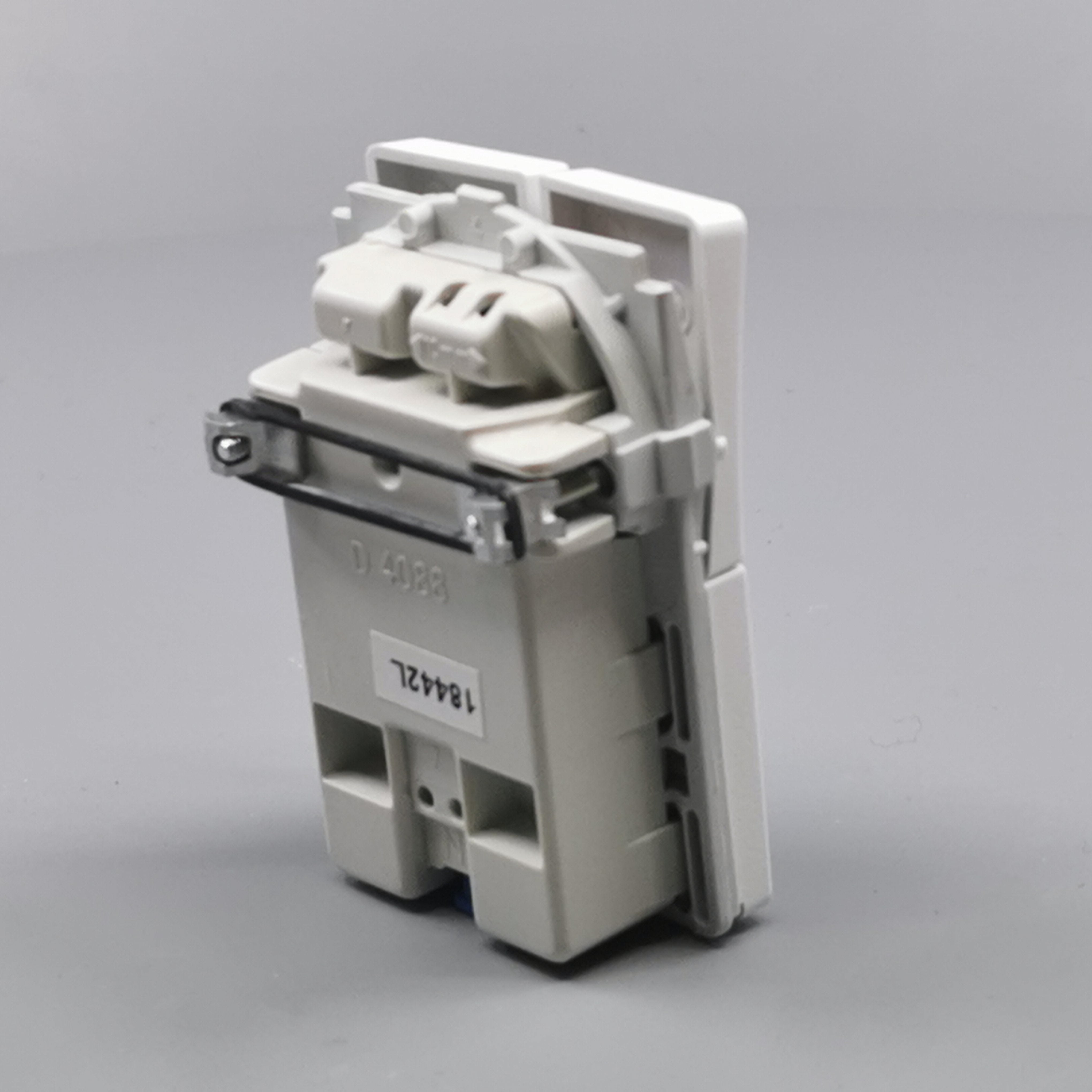 Fuga dobbelt stikkontakt med afbryder 1½ modul 2-pol - hvid