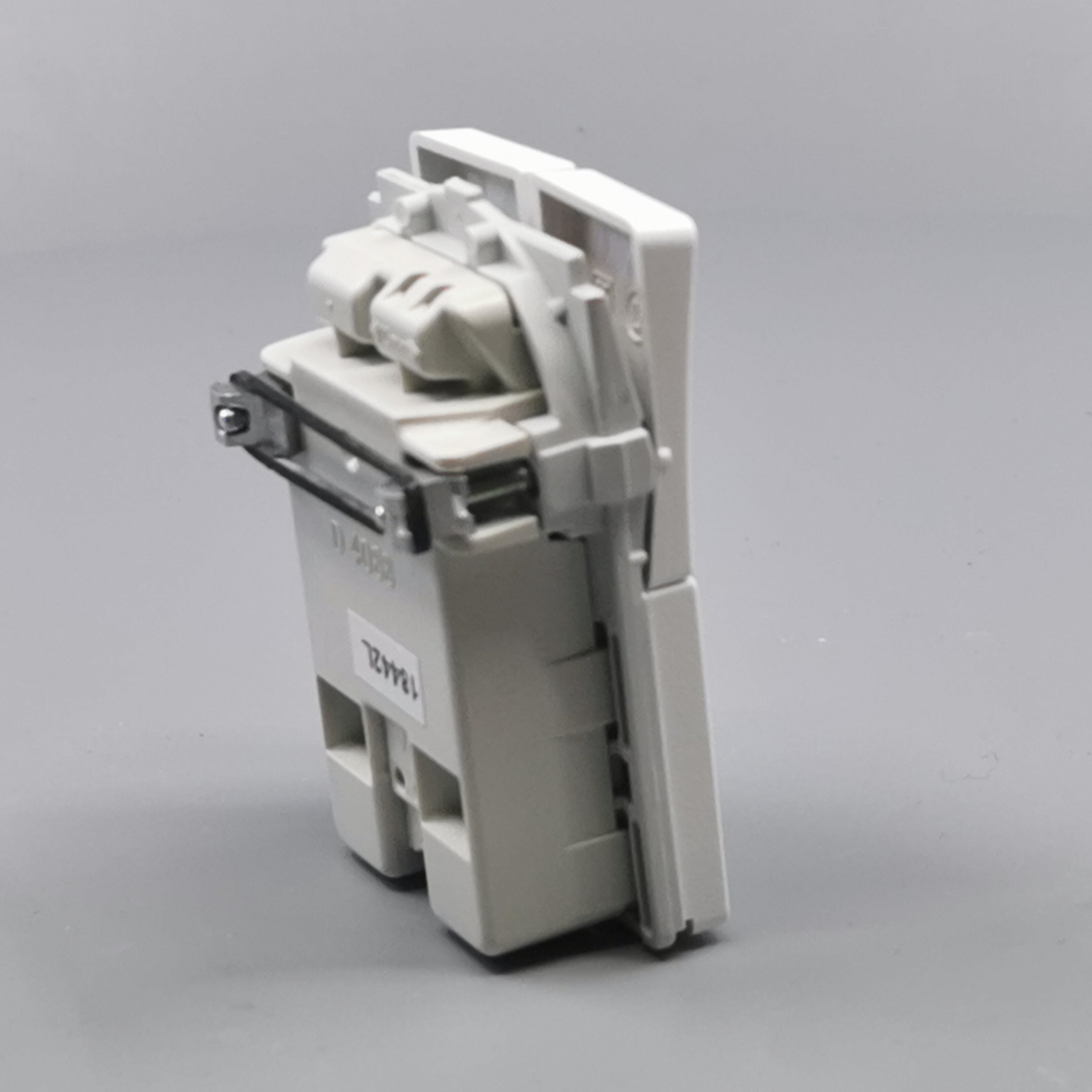 Fuga dobbelt stikkontakt med afbryder 1½ modul 2-pol - hvid