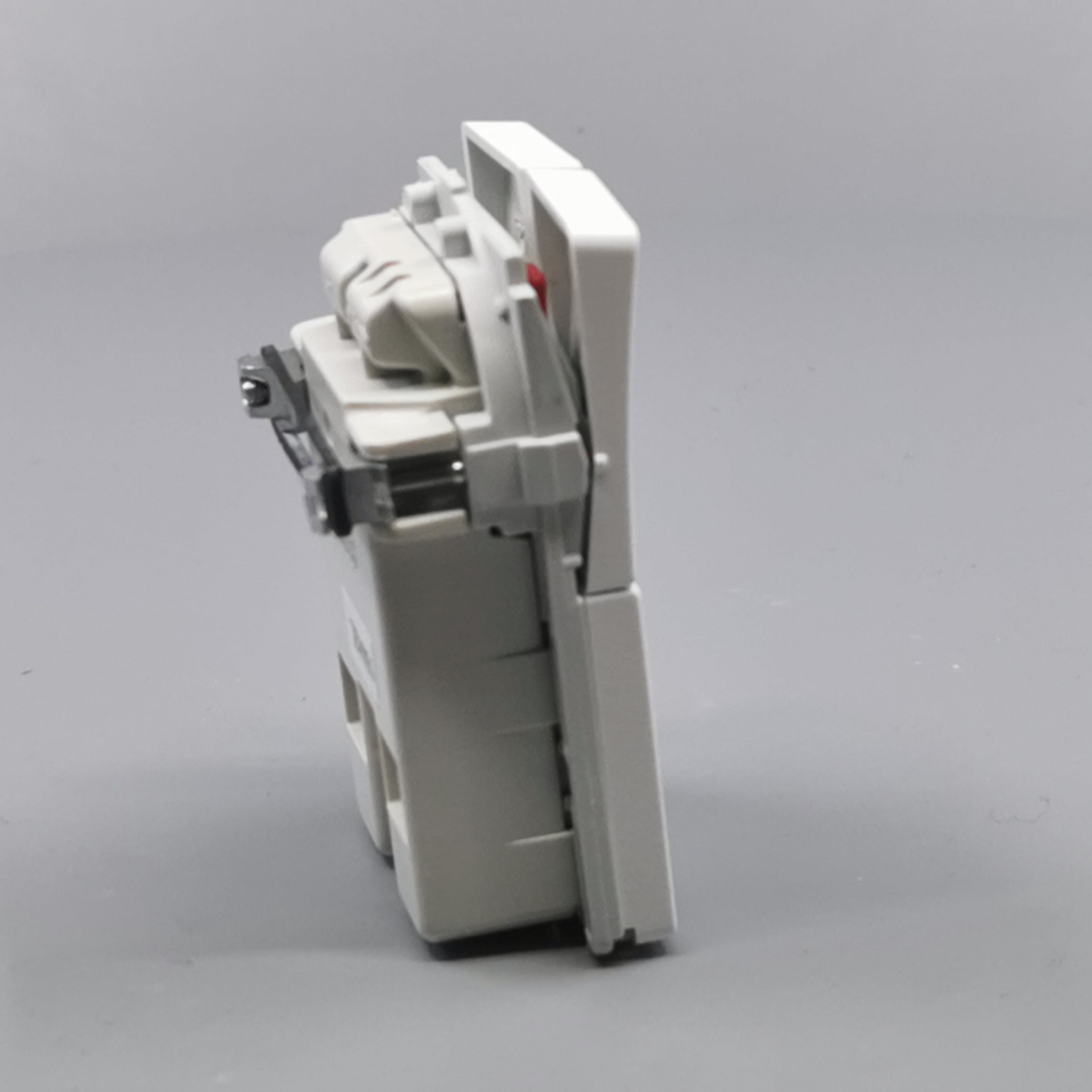 Fuga dobbelt stikkontakt med afbryder 1½ modul 2-pol - hvid