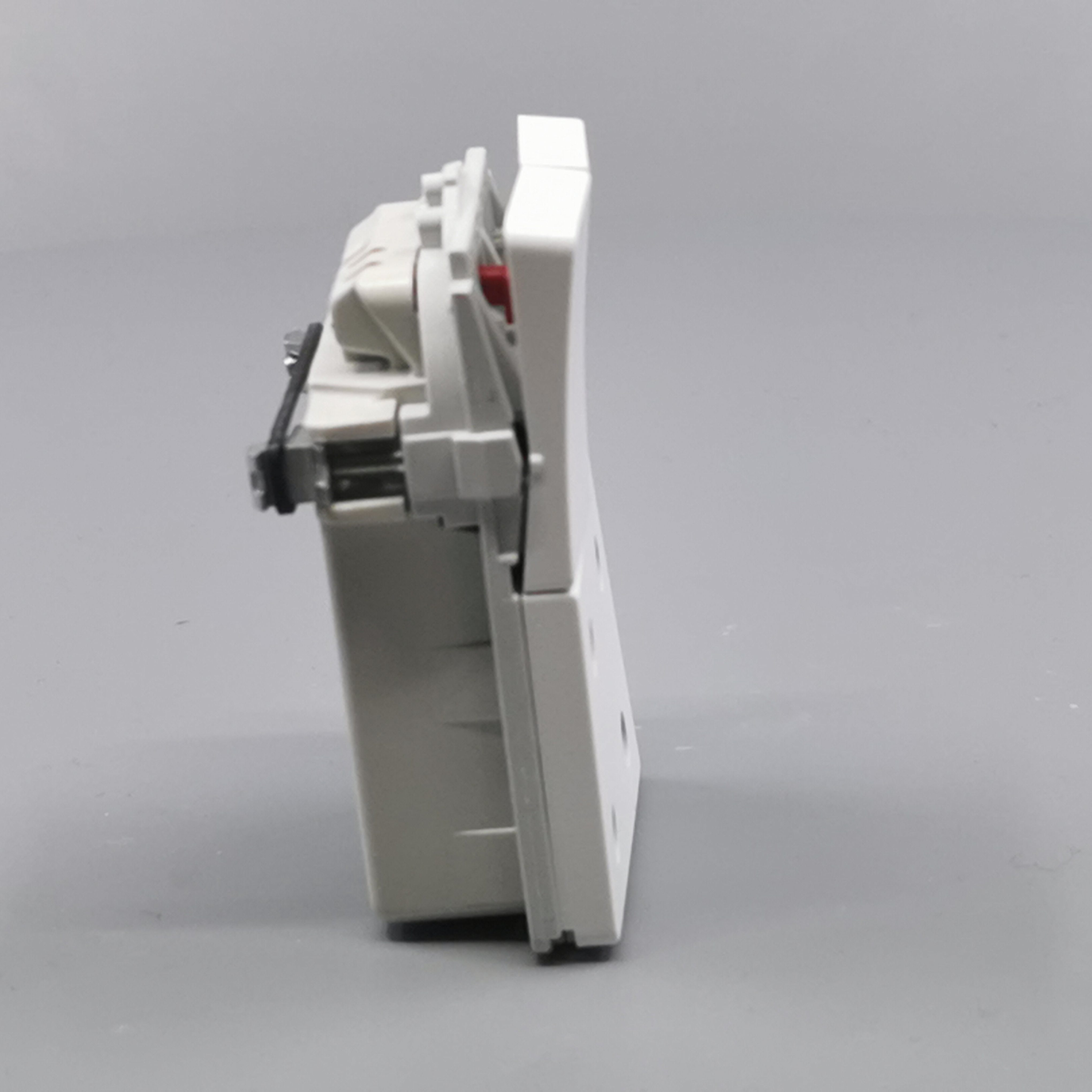 Fuga dobbelt stikkontakt med afbryder 1½ modul 2-pol - hvid