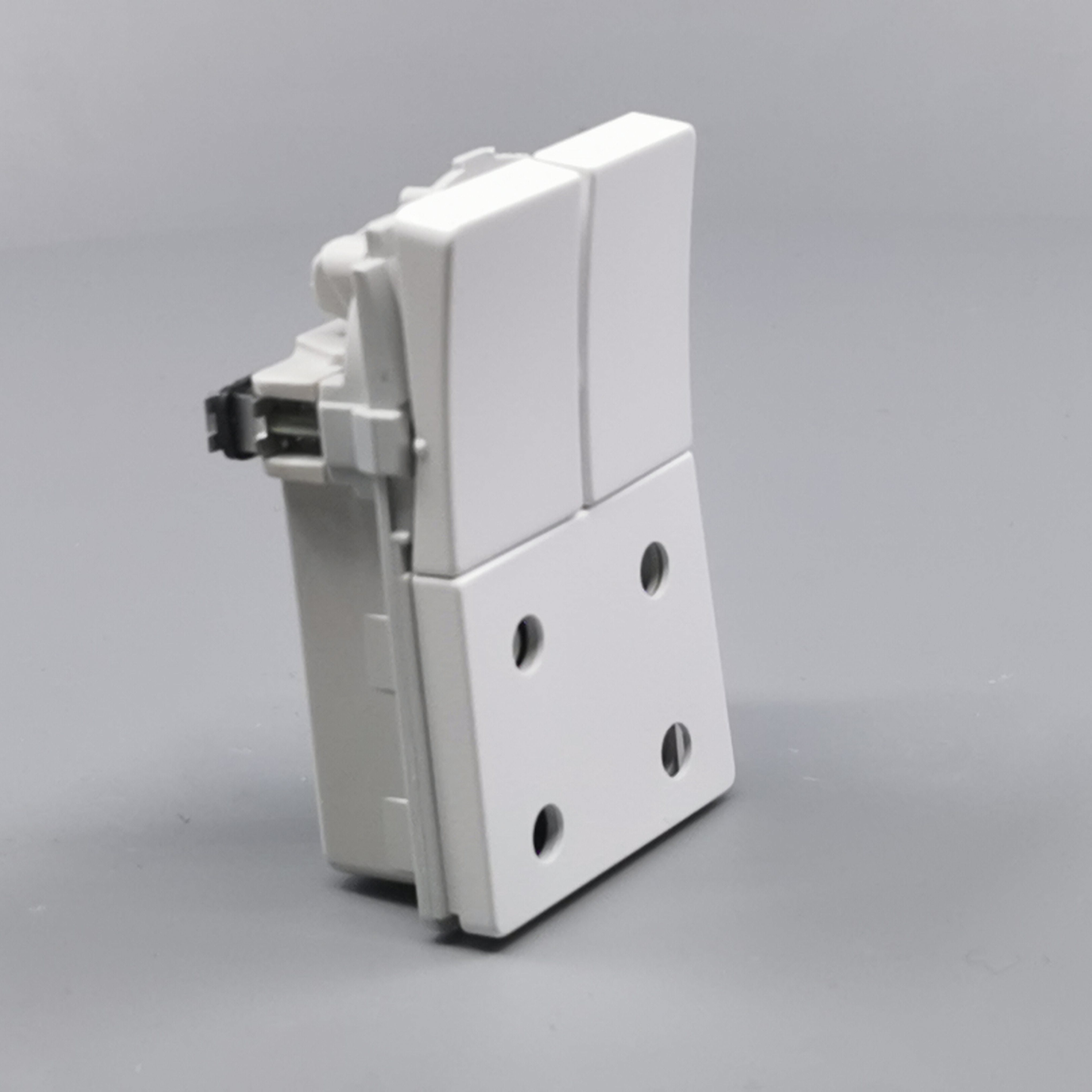 Fuga dobbelt stikkontakt med afbryder 1½ modul 2-pol - hvid