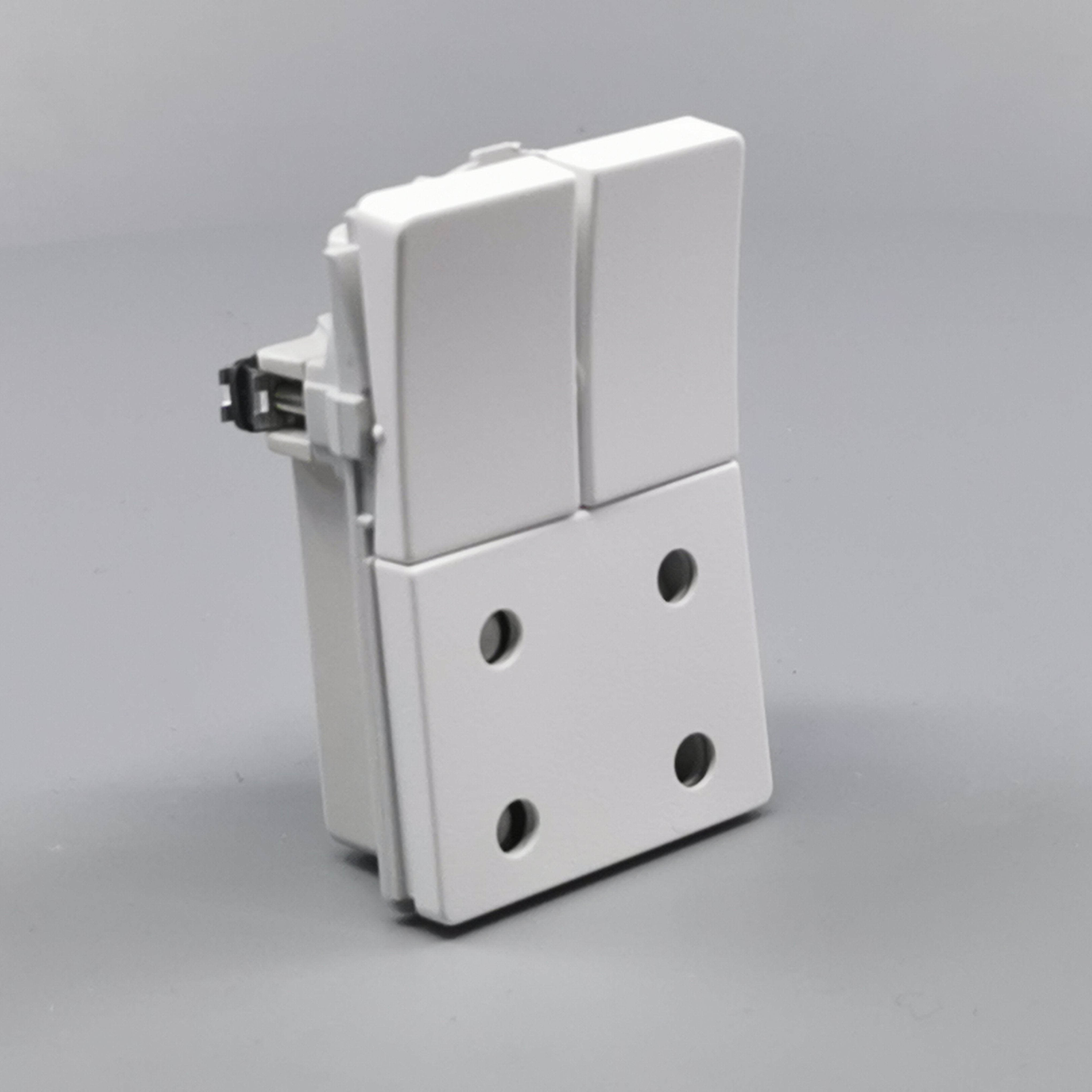 Fuga dobbelt stikkontakt med afbryder 1½ modul 2-pol - hvid