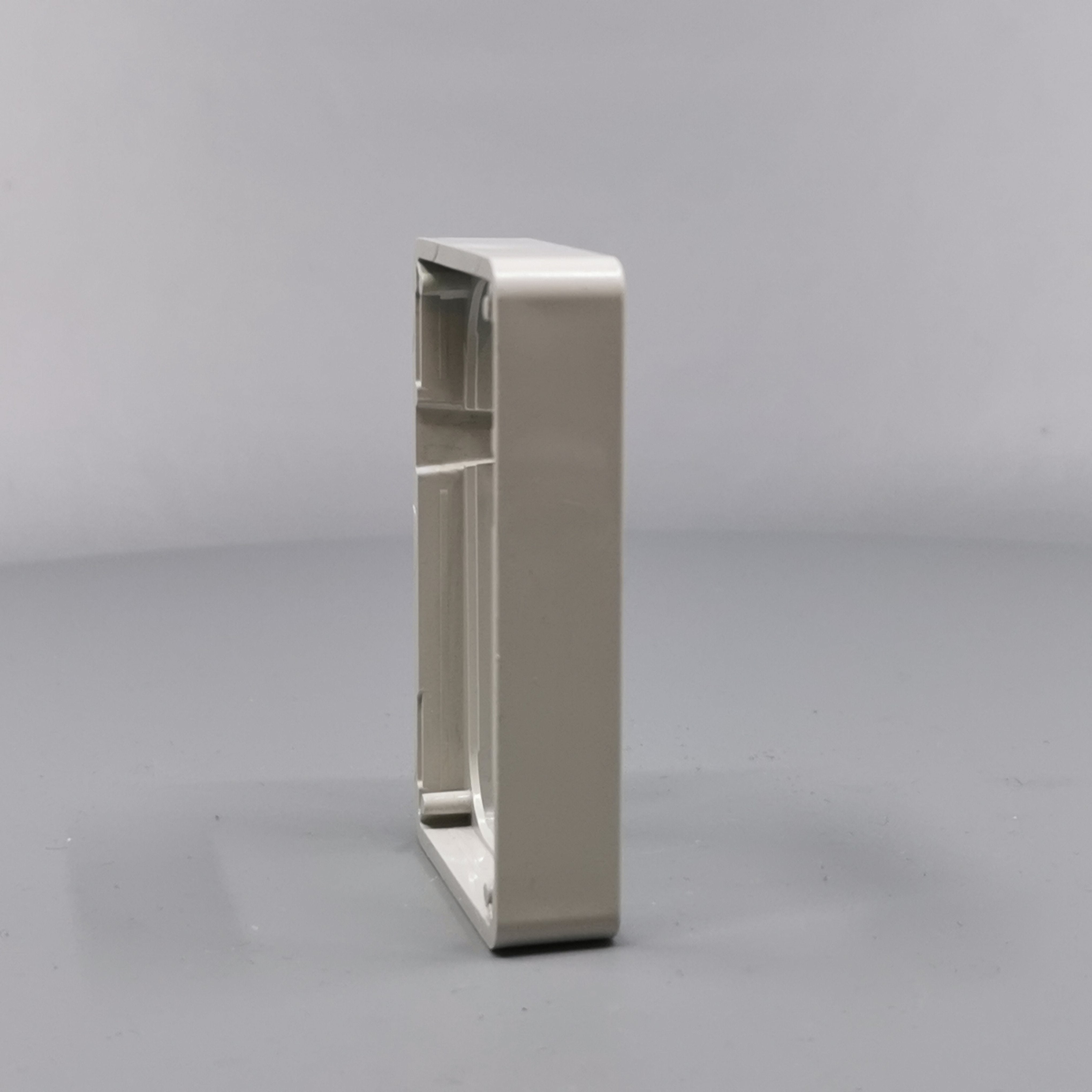 LK Fuga ramme Baseline 50 1½m 14mm høj - lysegrå