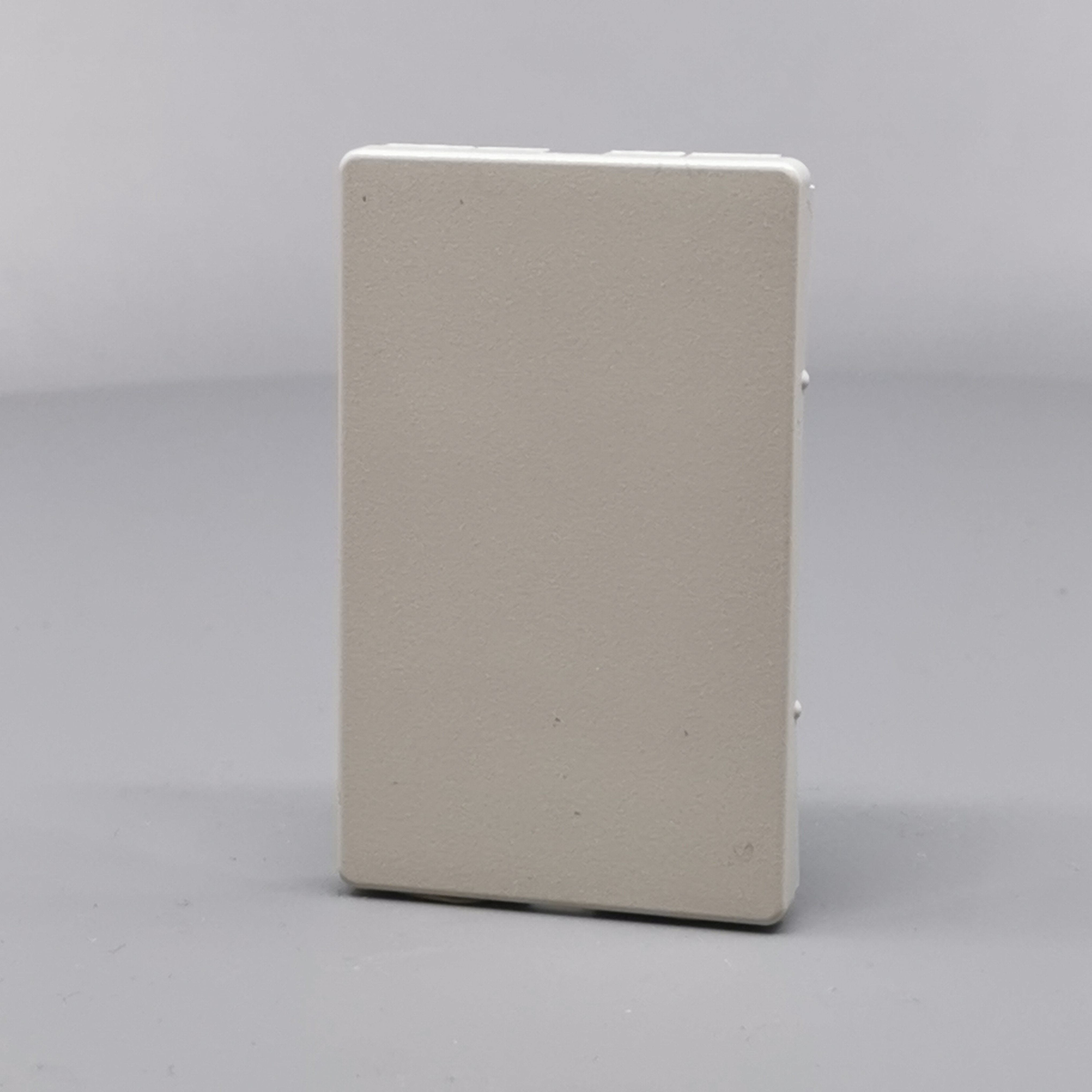 Fuga Afdækning 1½ modul for blænddæksel lysegrå