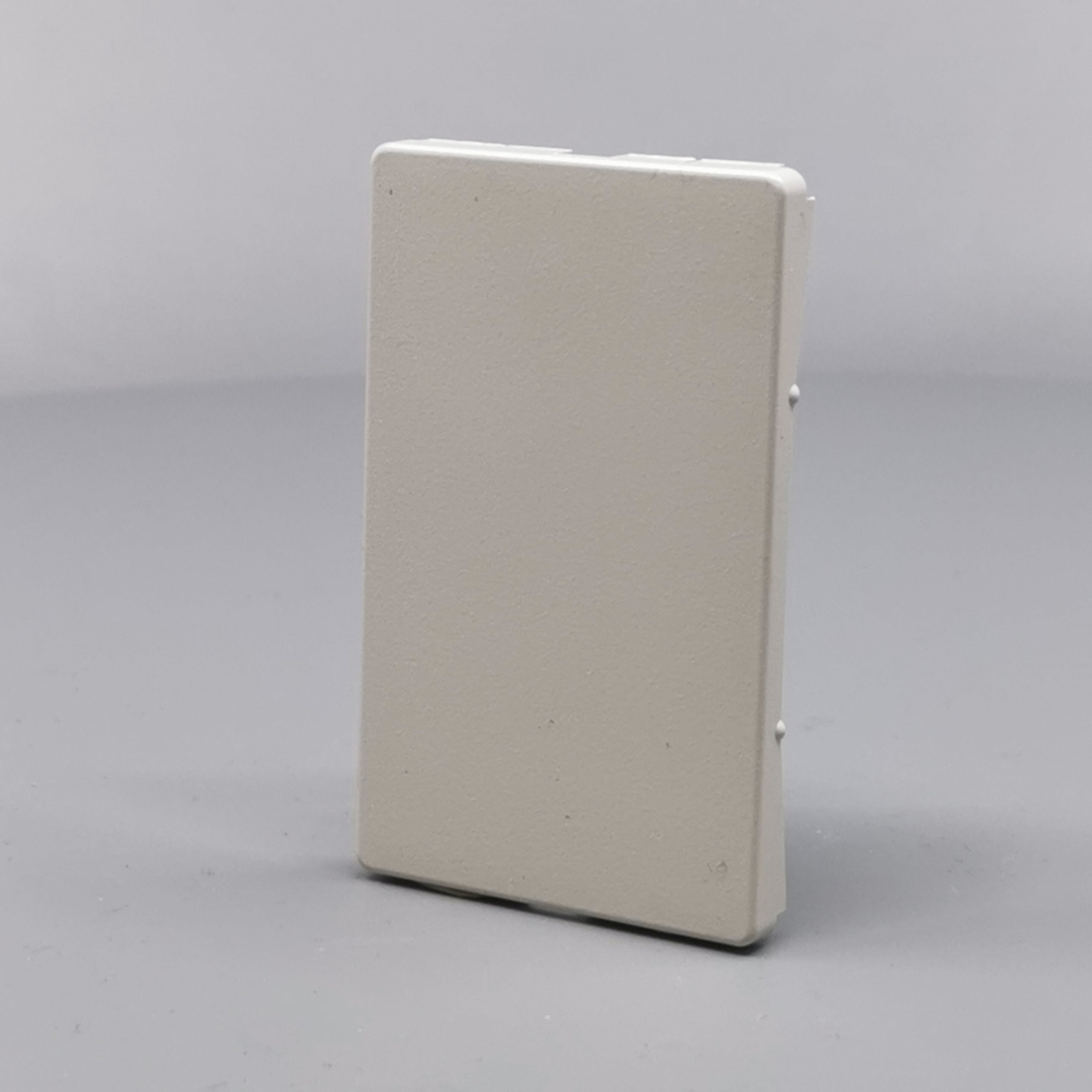 Fuga Afdækning 1½ modul for blænddæksel lysegrå