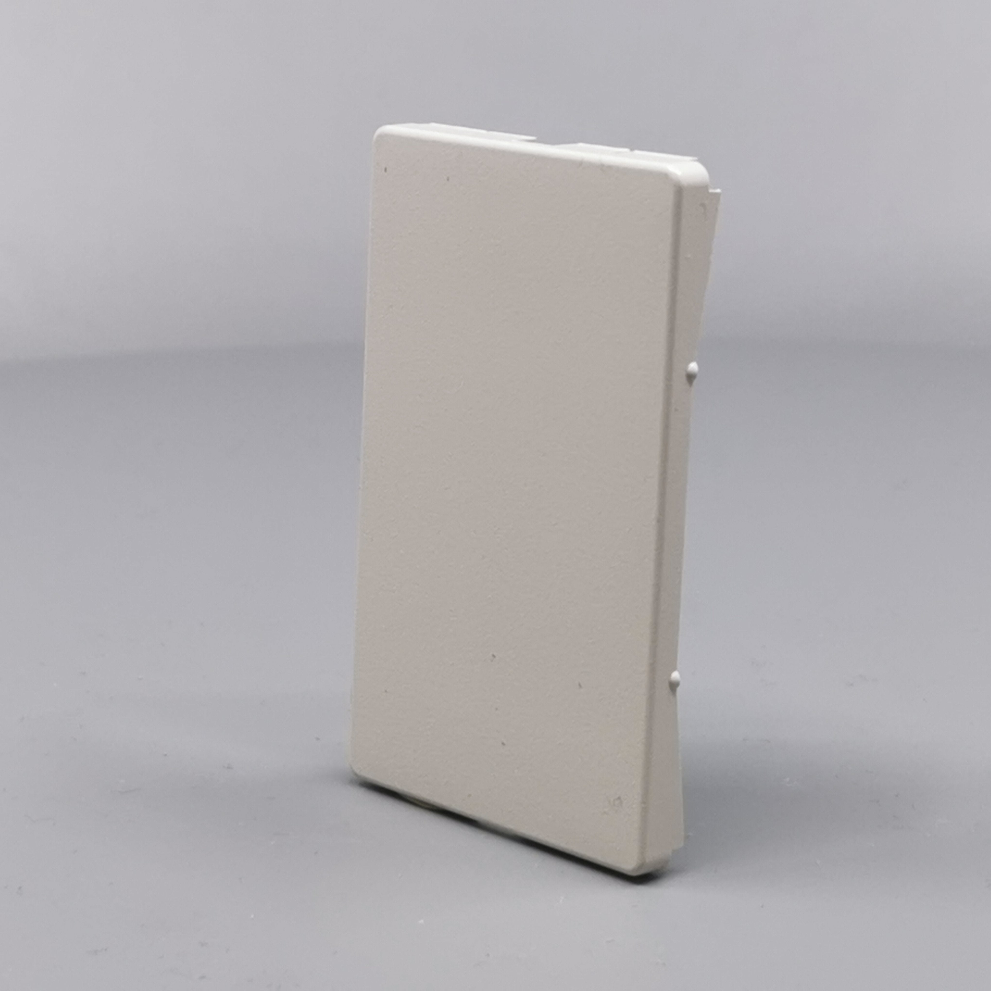 Fuga Afdækning 1½ modul for blænddæksel lysegrå