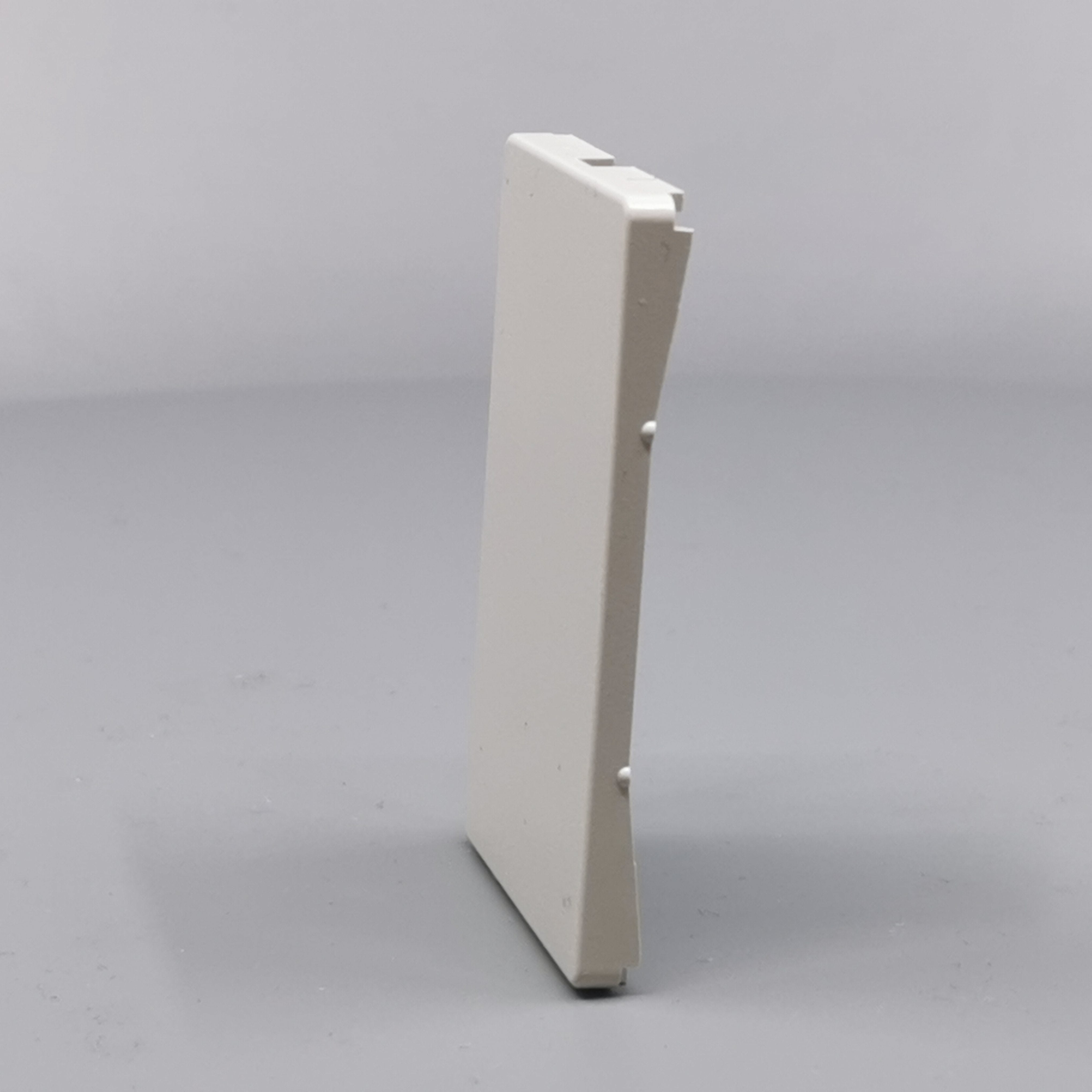 Fuga Afdækning 1½ modul for blænddæksel lysegrå