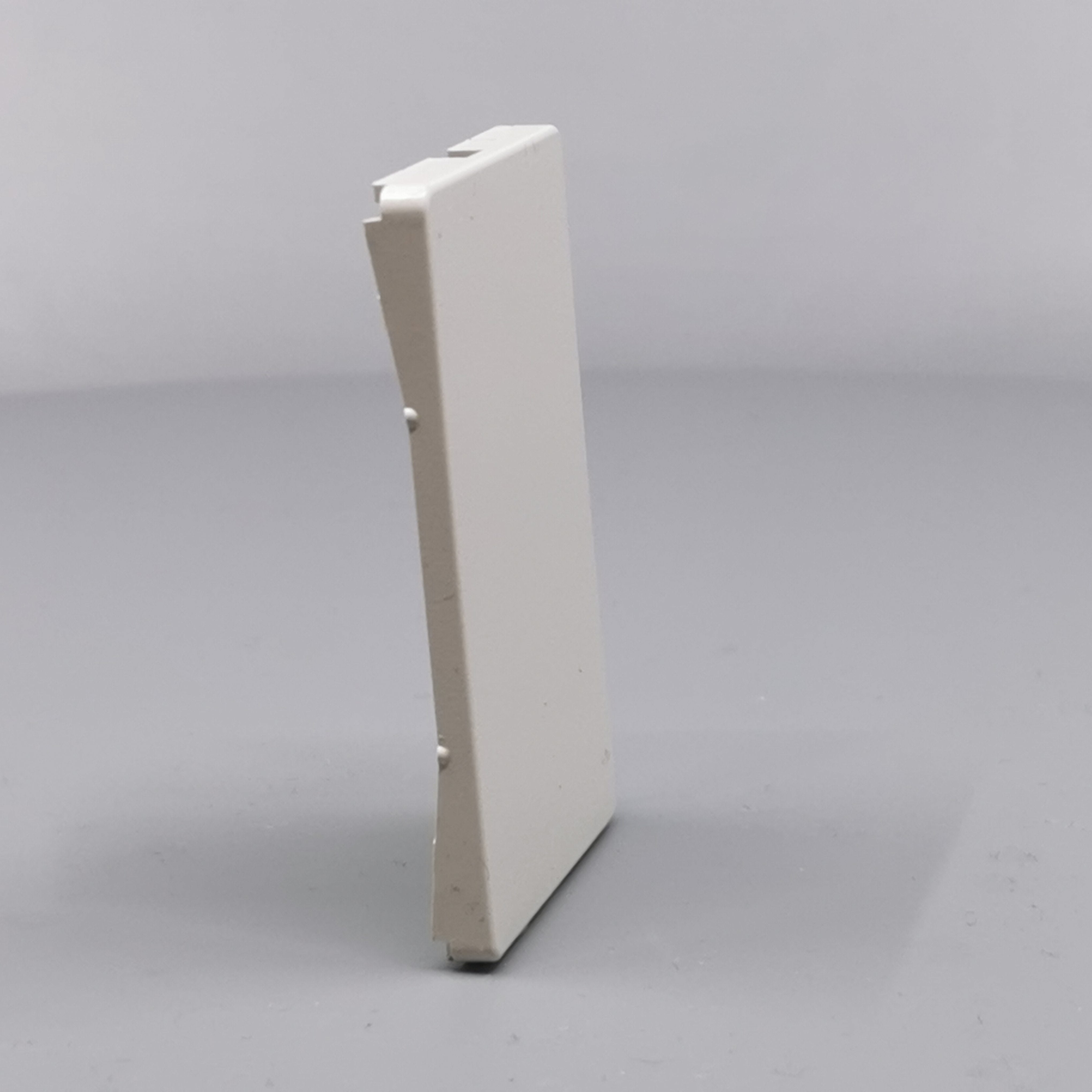 Fuga Afdækning 1½ modul for blænddæksel lysegrå