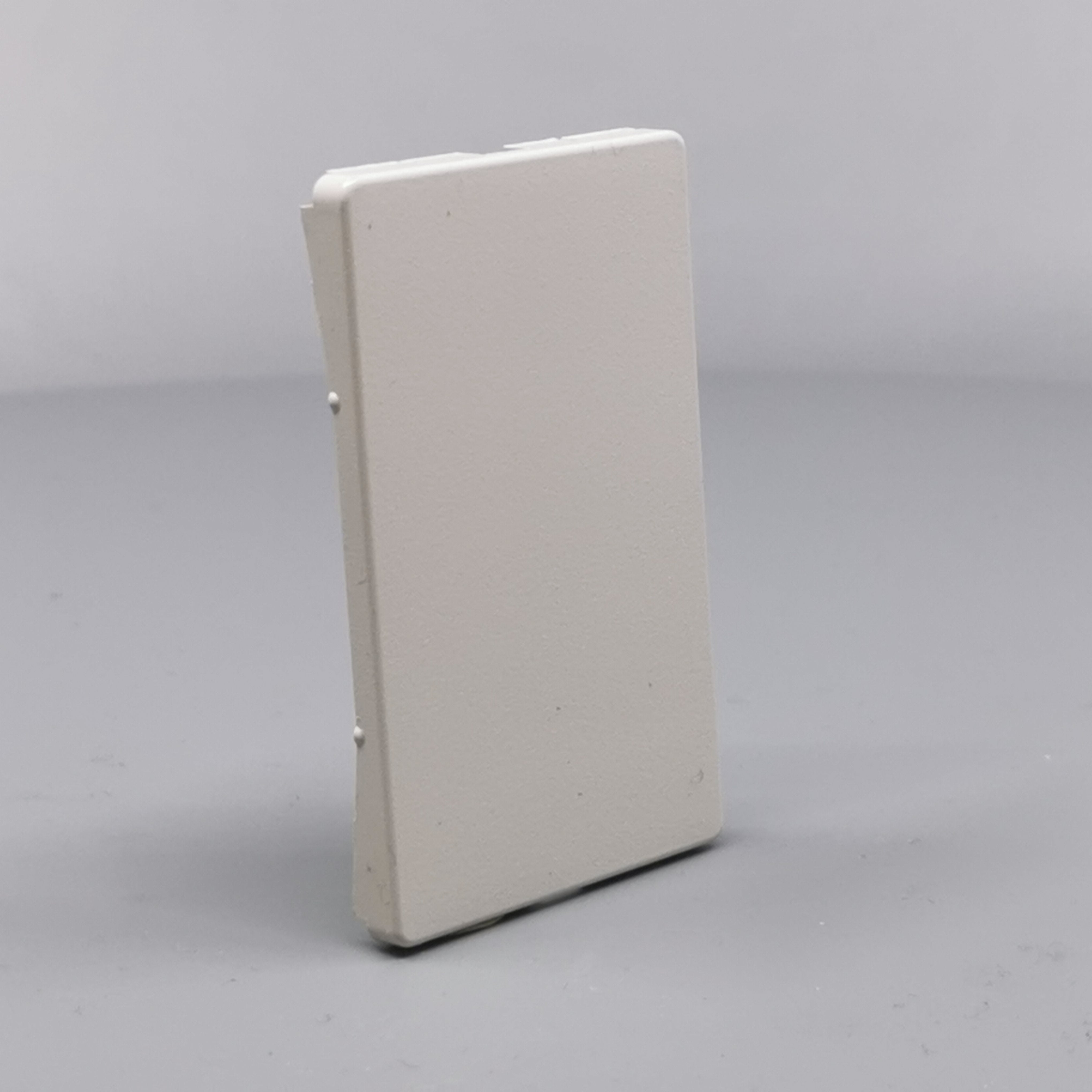 Fuga Afdækning 1½ modul for blænddæksel lysegrå