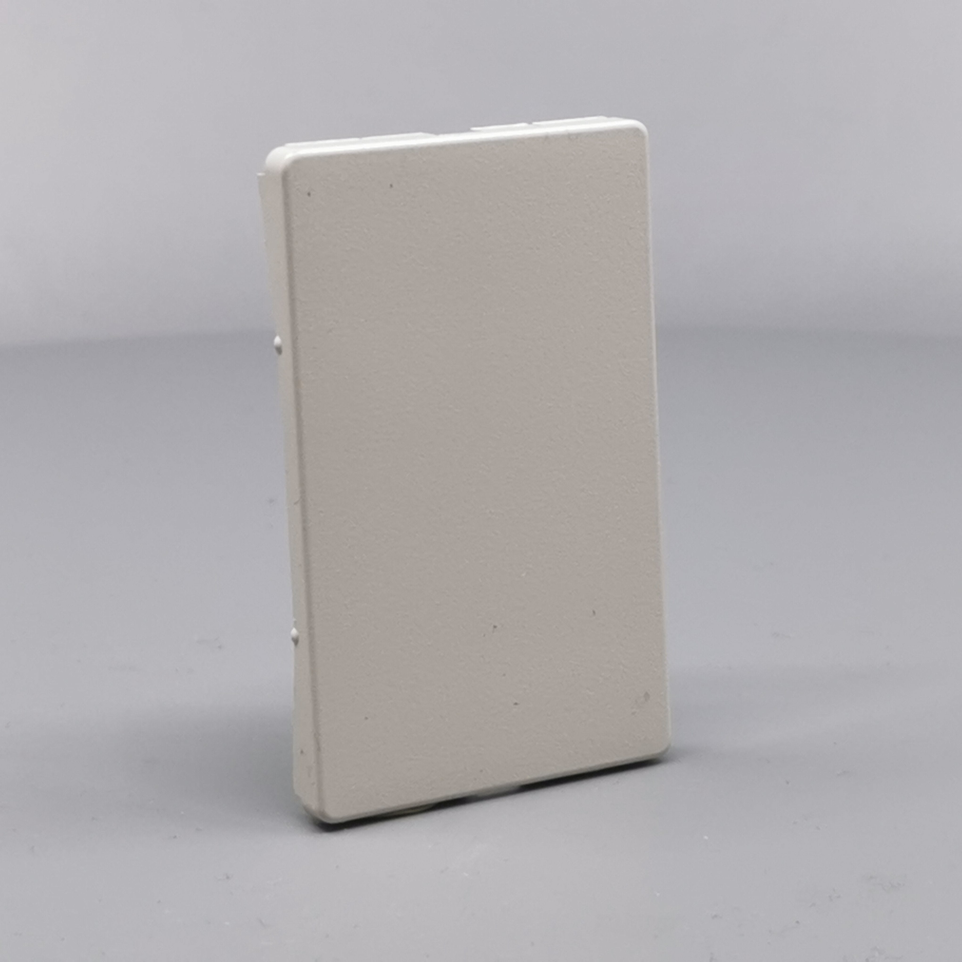 Fuga Afdækning 1½ modul for blænddæksel lysegrå