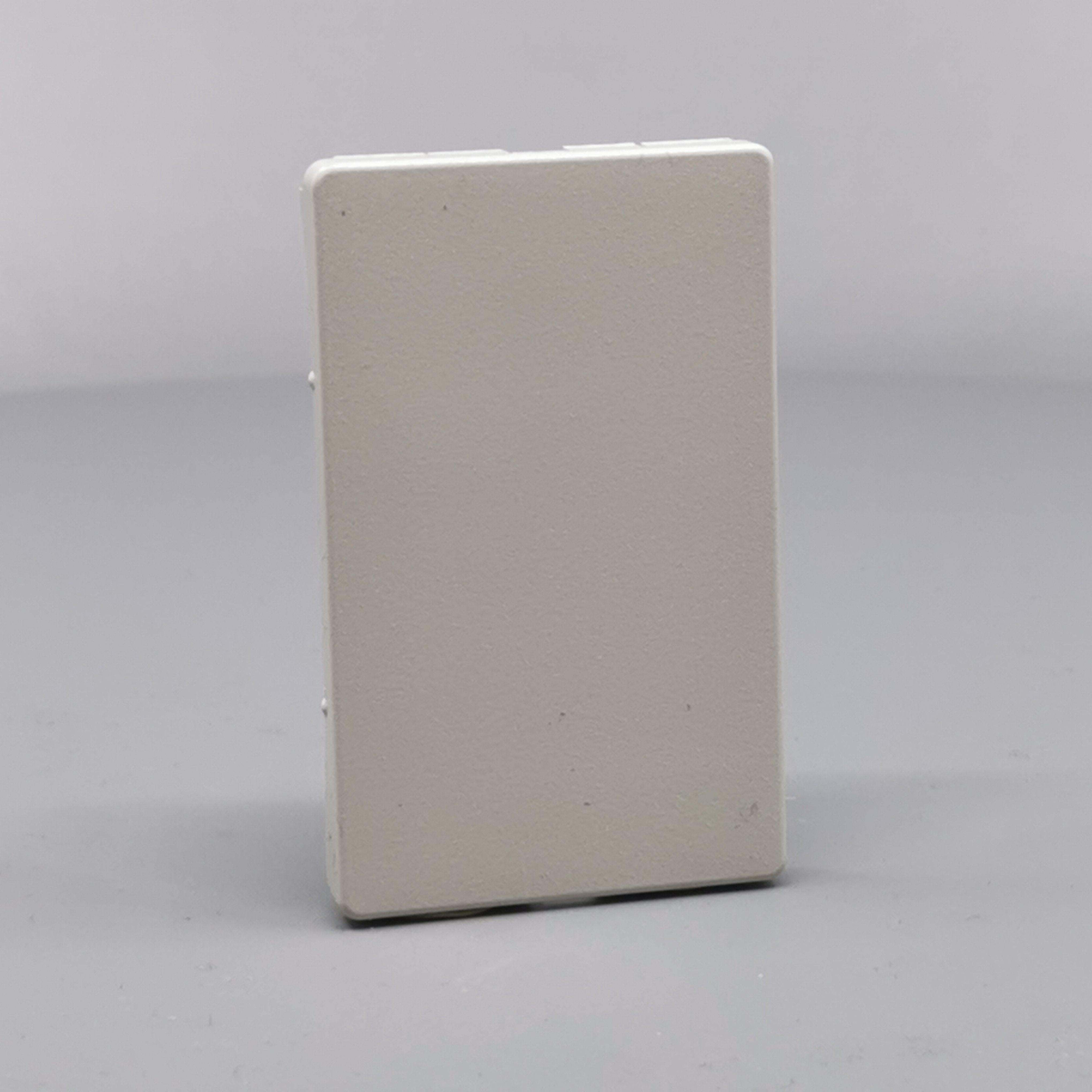 Fuga Afdækning 1½ modul for blænddæksel lysegrå