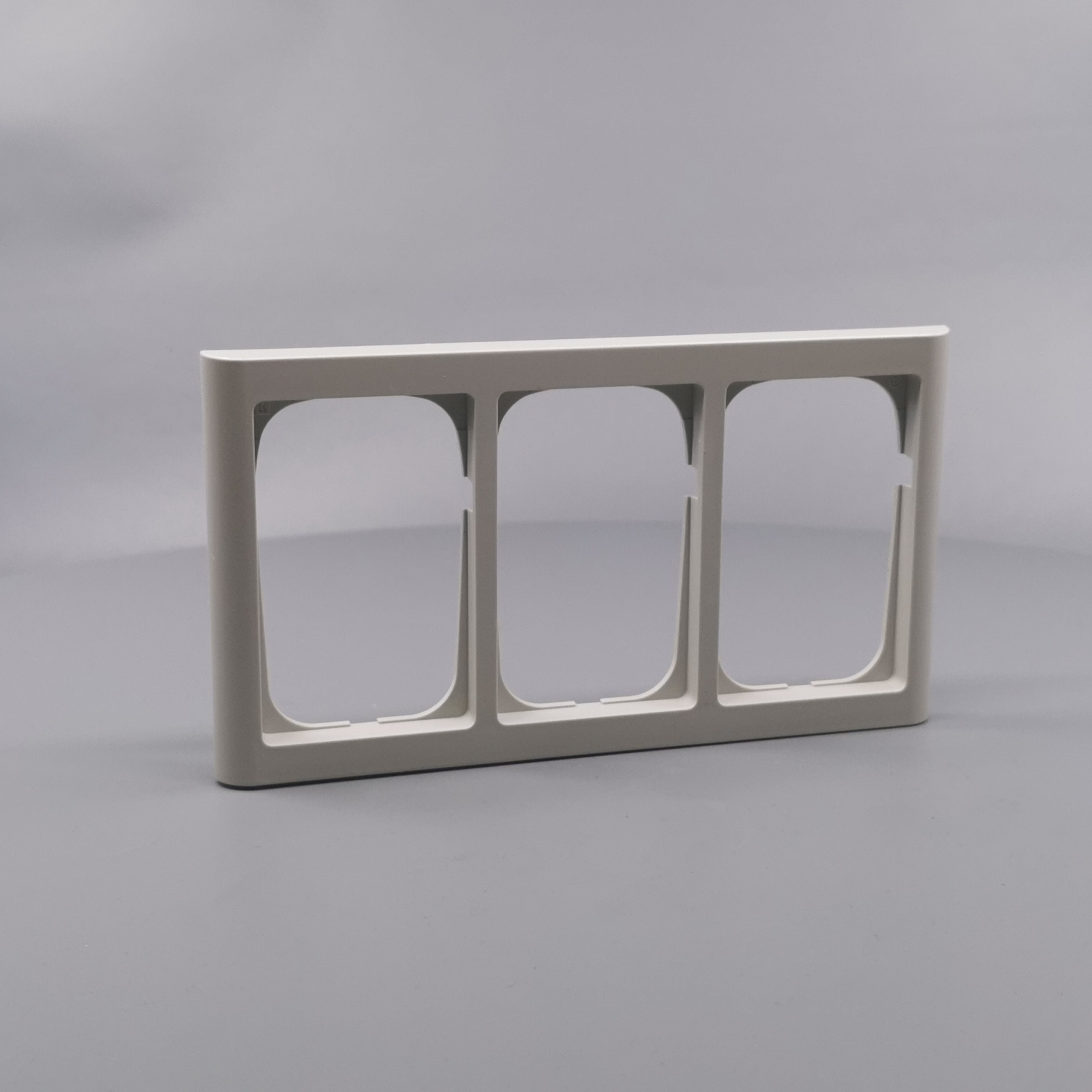 LK Fuga ramme Softline 63 3x1½m - lysegrå