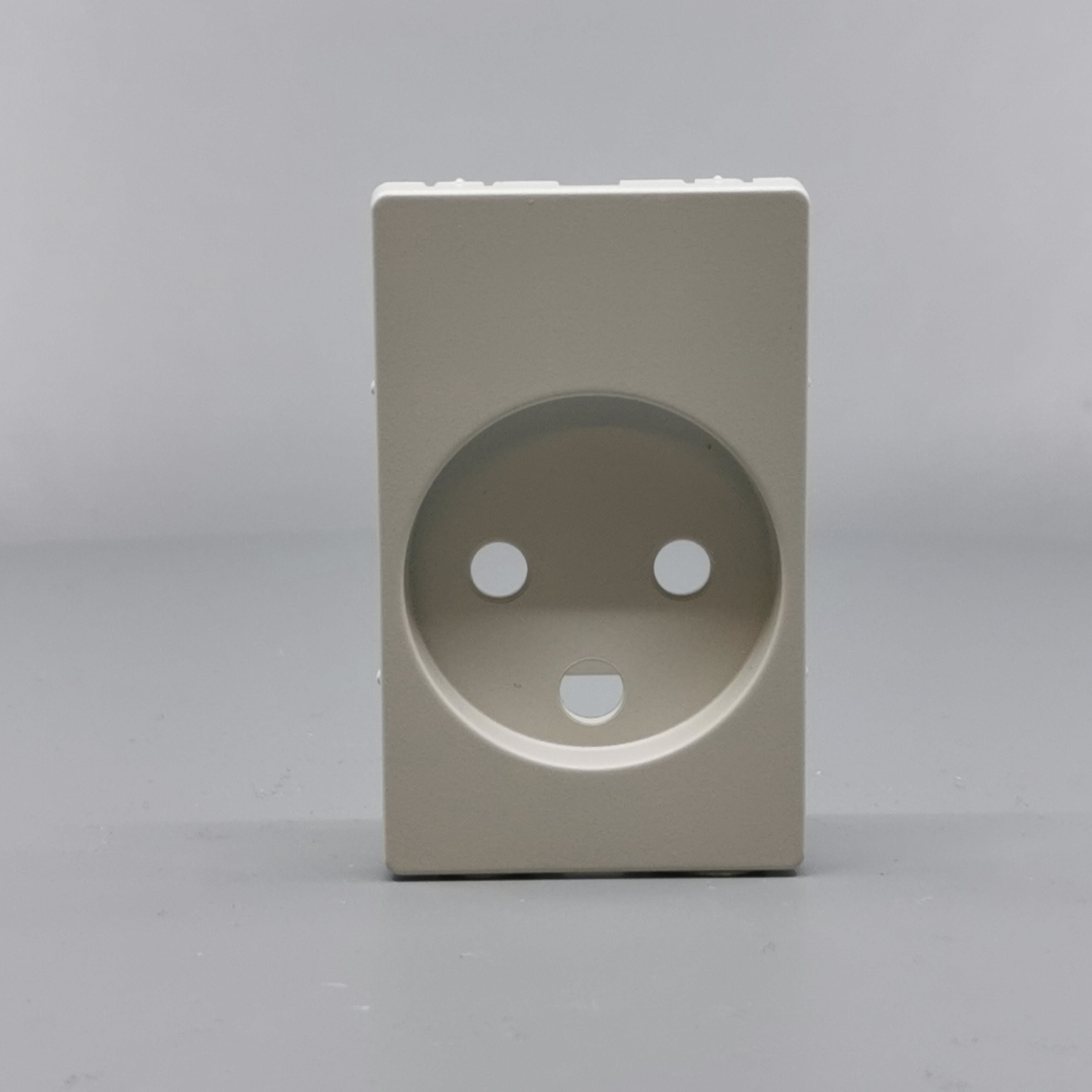 Fuga Afdækning for stikkontakt 1½ modul lysegrå