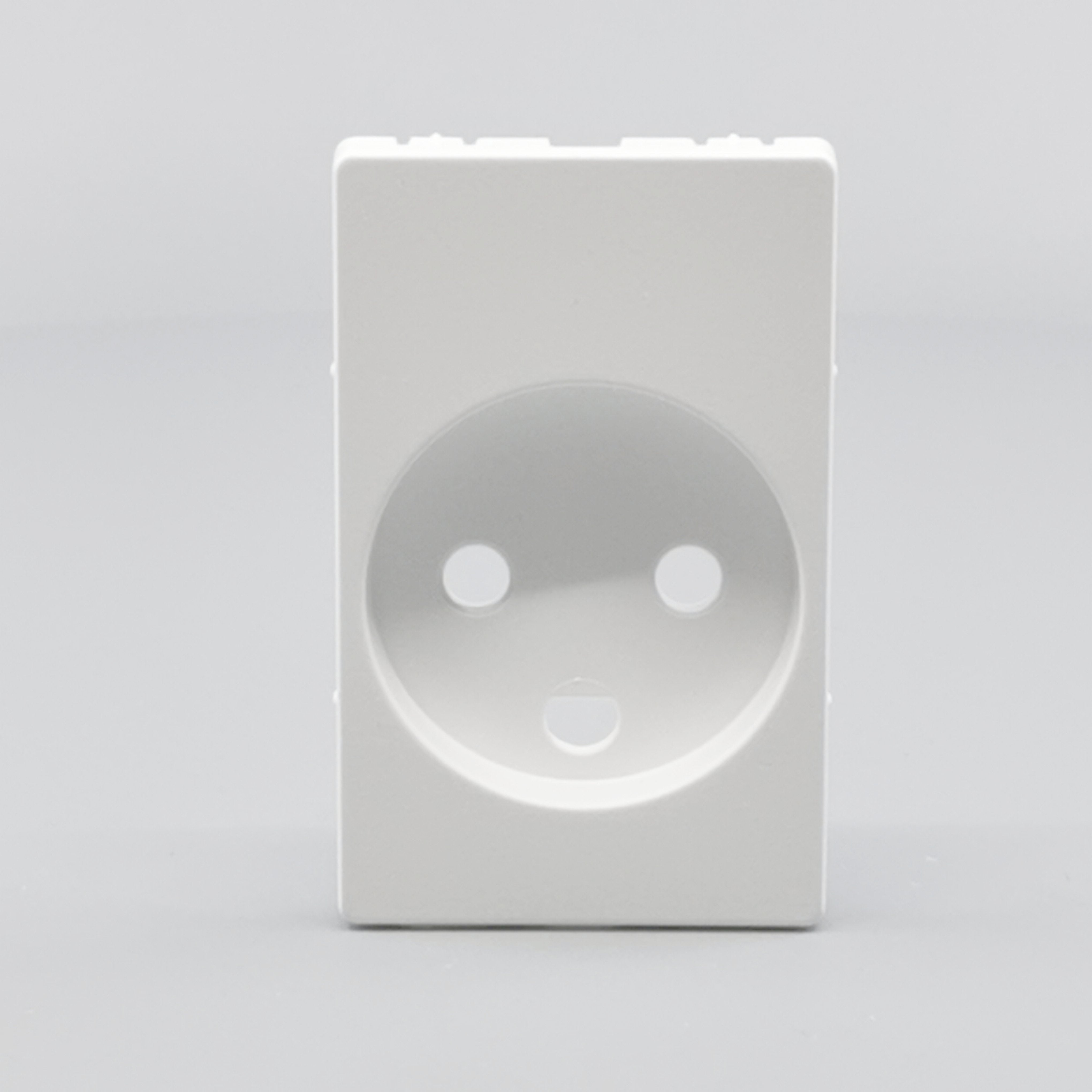 Fuga Afdækning for stikkontakt 1½ modul hvid