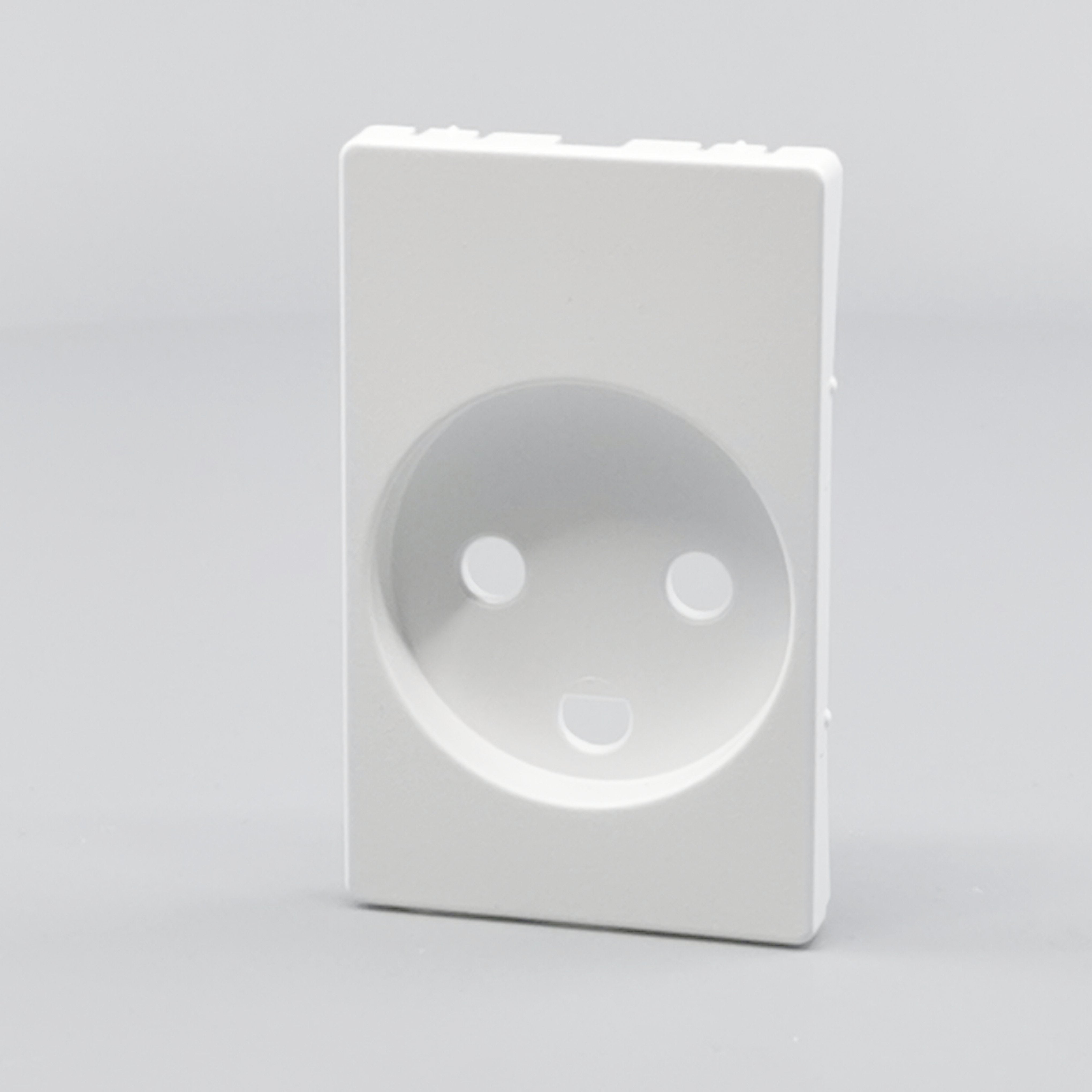 Fuga Afdækning for stikkontakt 1½ modul hvid