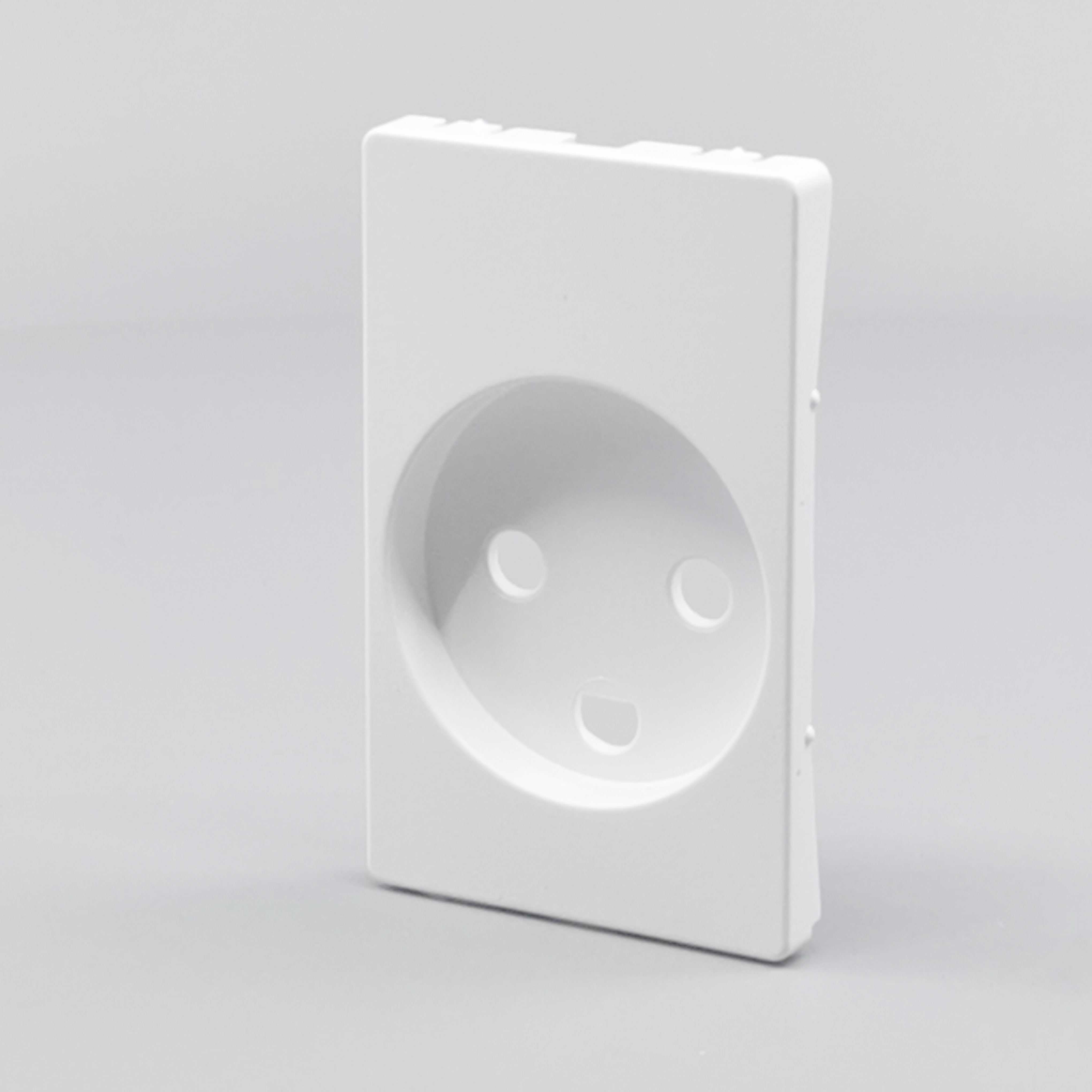 Fuga Afdækning for stikkontakt 1½ modul hvid