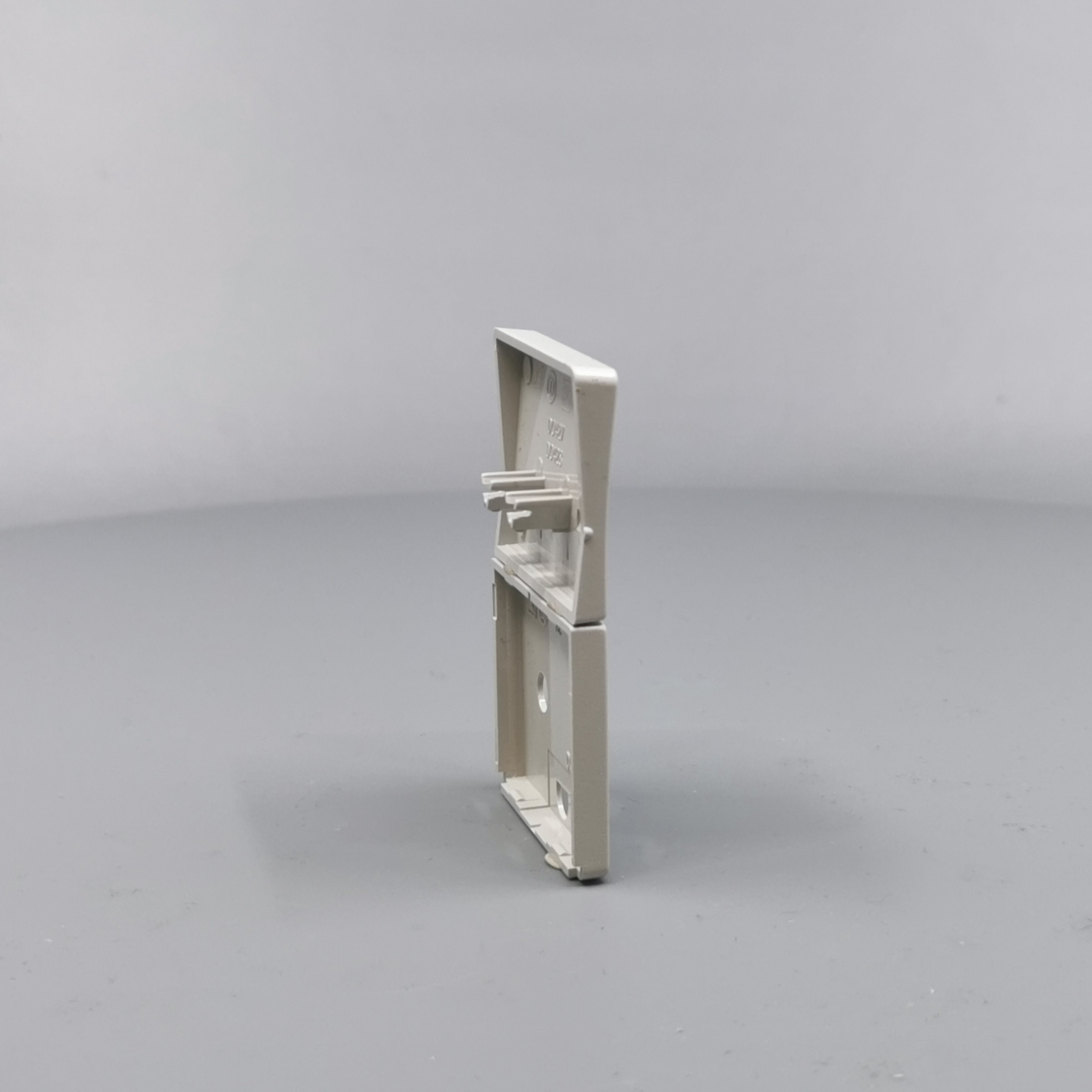 Fuga Tangent stikkontakt med jord lysegrå