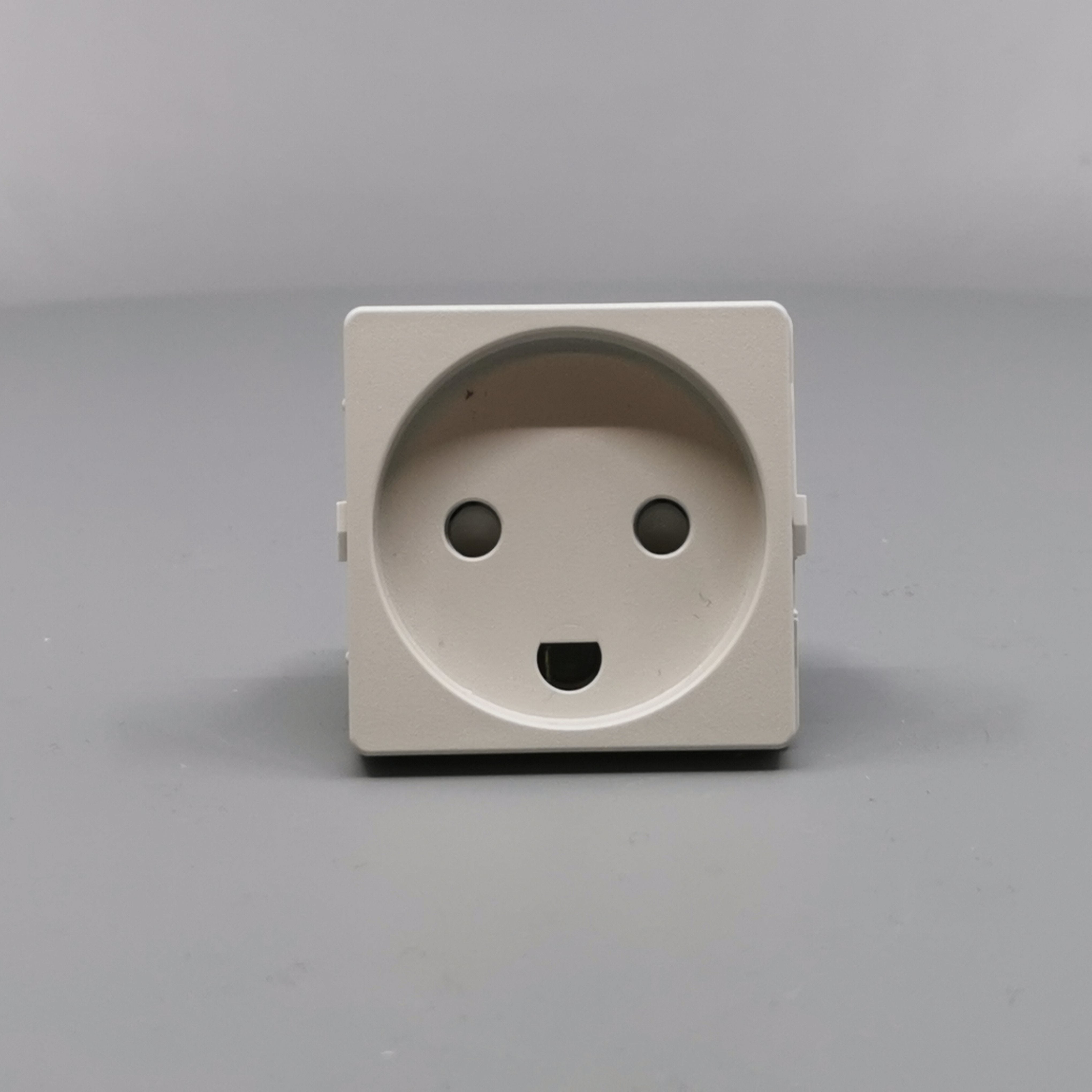 Fuga Stikkontakt 1 modul 2-pol med jord lysegrå