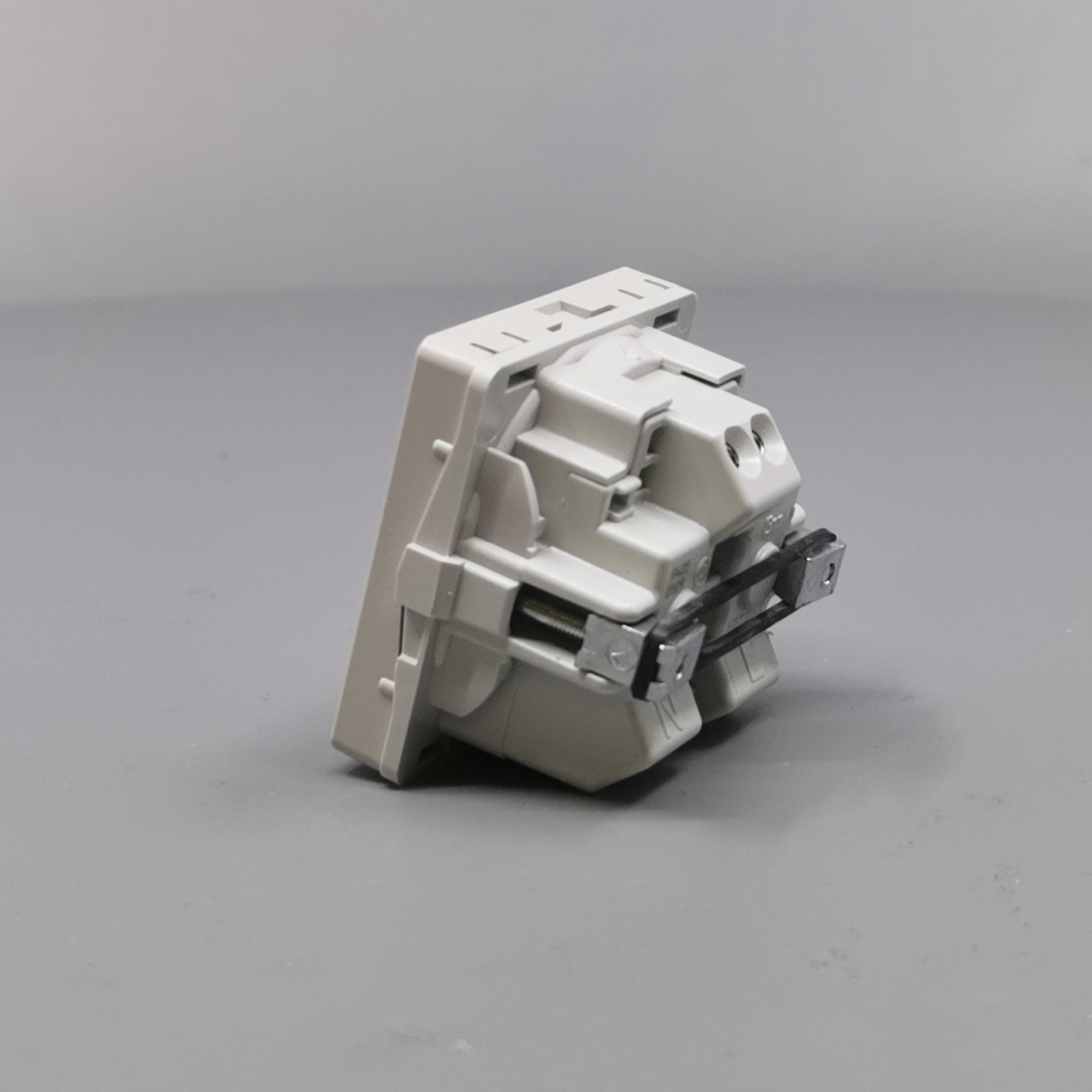 Fuga Stikkontakt 1 modul 2-pol med jord lysegrå