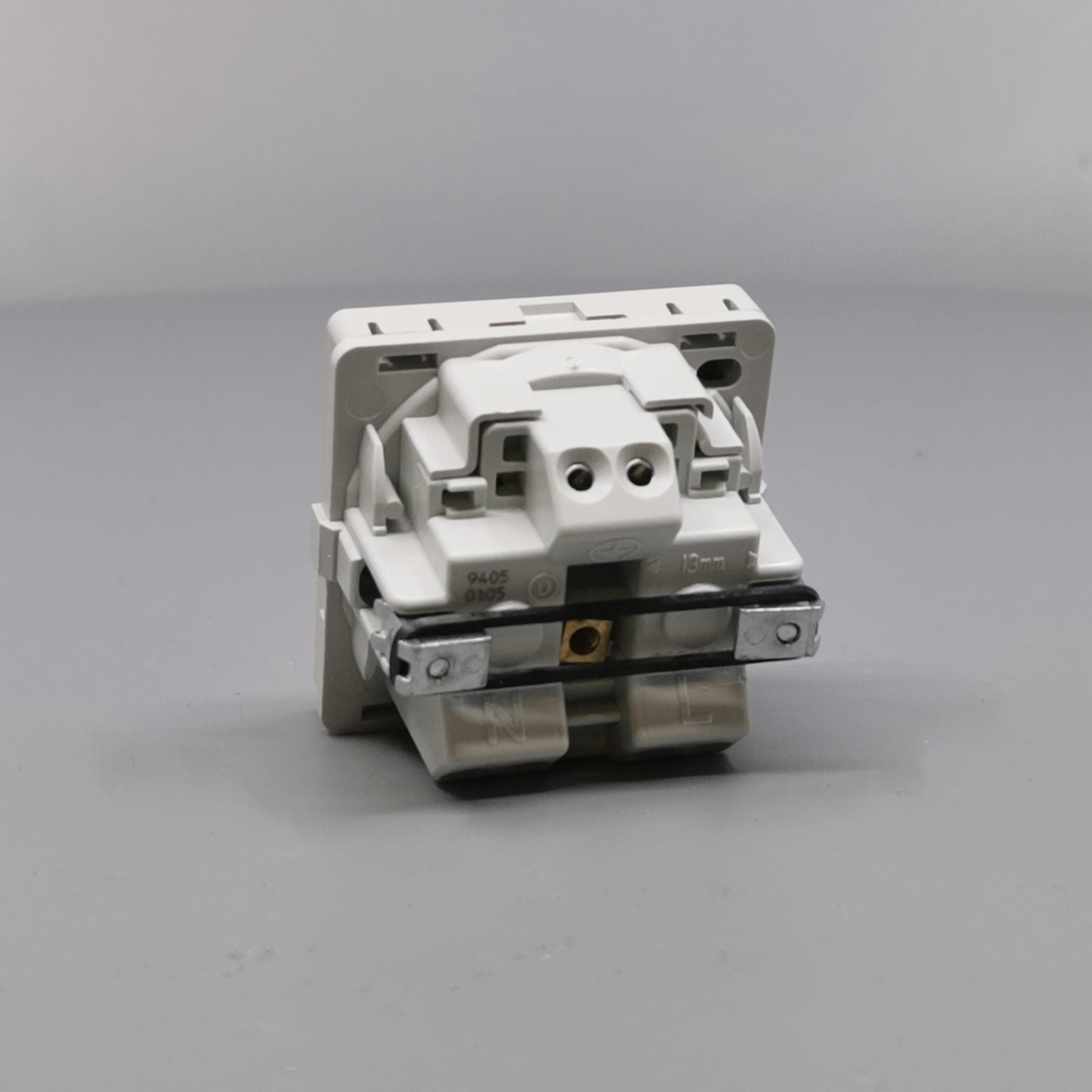 Fuga Stikkontakt 1 modul 2-pol med jord lysegrå