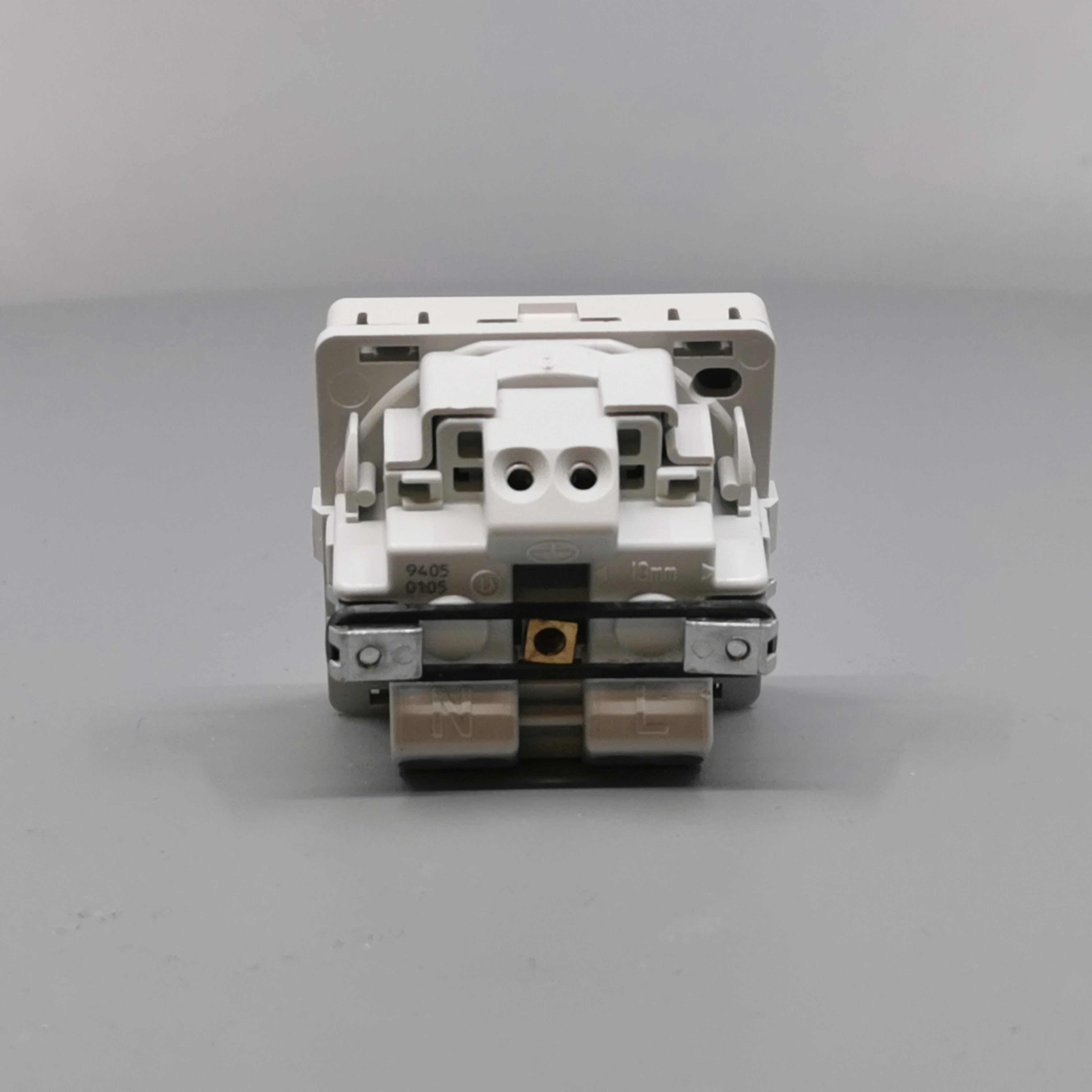 Fuga Stikkontakt 1 modul 2-pol med jord lysegrå