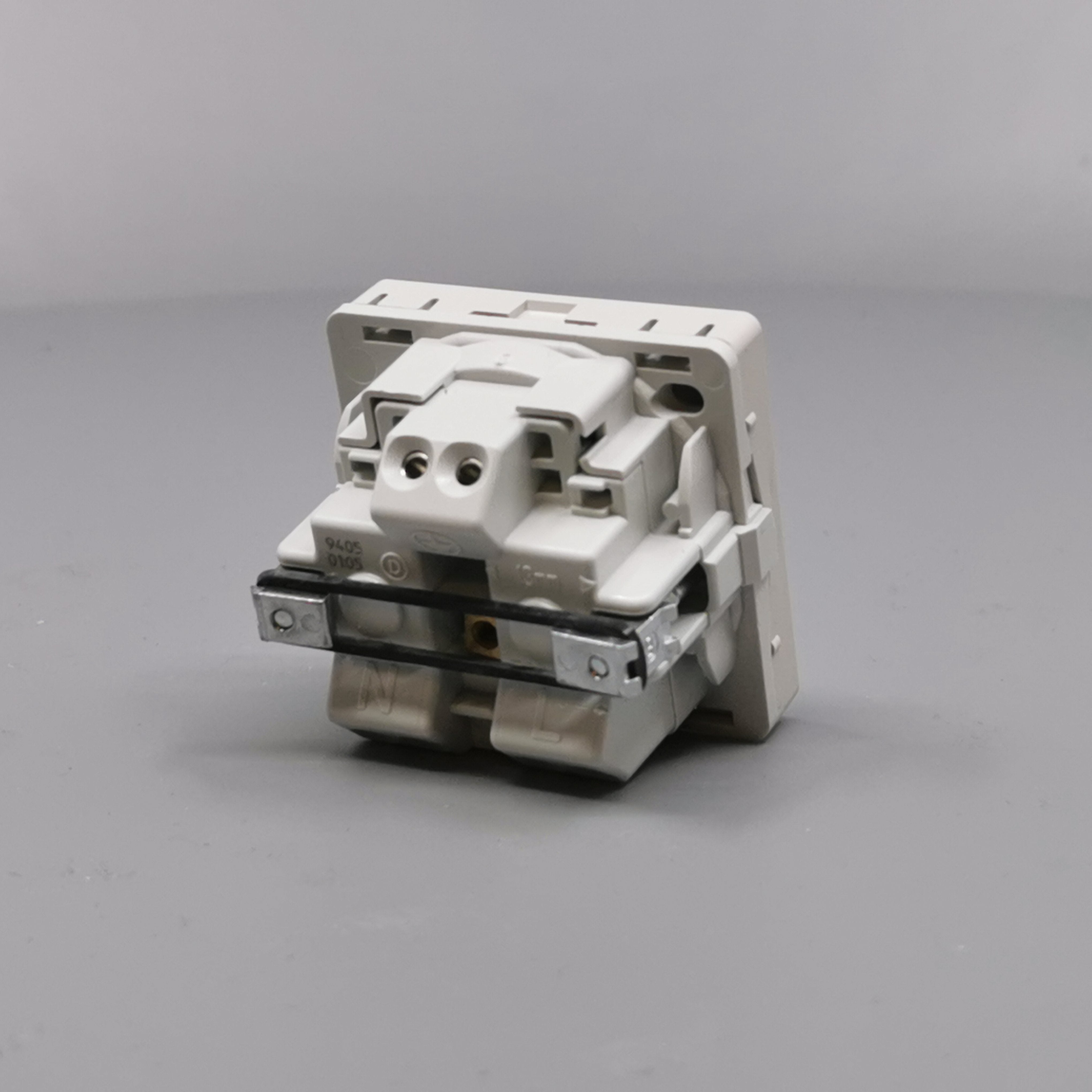 Fuga Stikkontakt 1 modul 2-pol med jord lysegrå