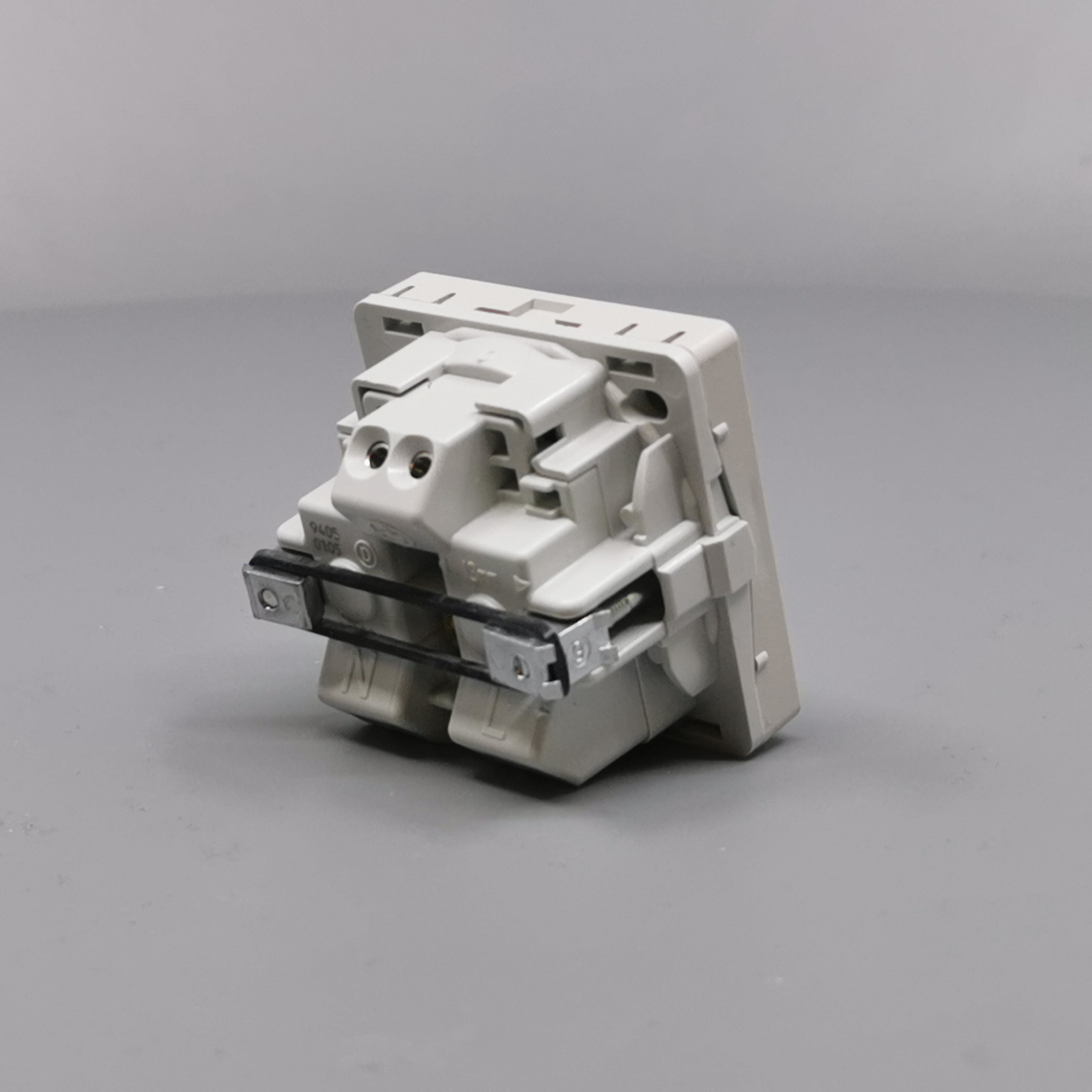 Fuga Stikkontakt 1 modul 2-pol med jord lysegrå