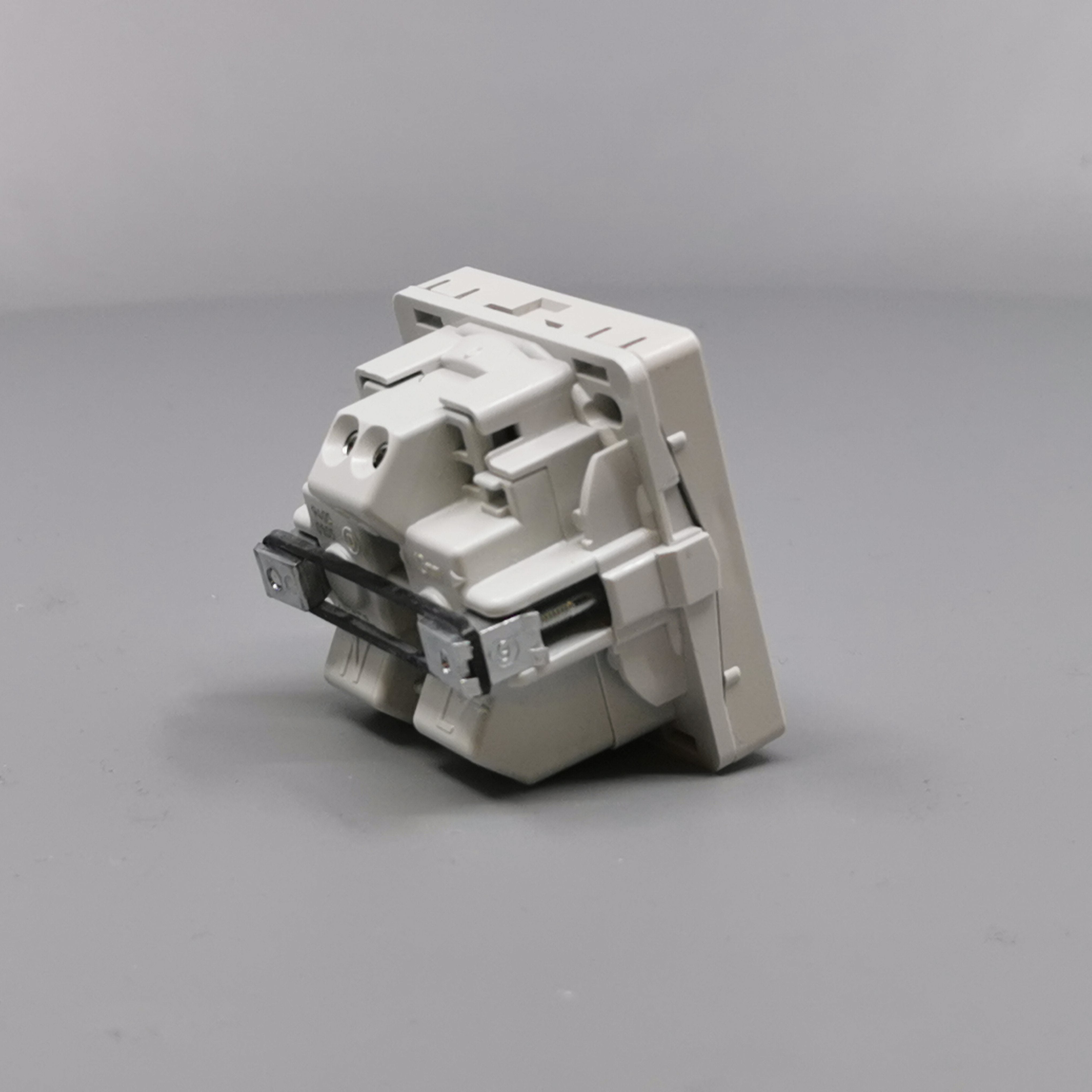 Fuga Stikkontakt 1 modul 2-pol med jord lysegrå