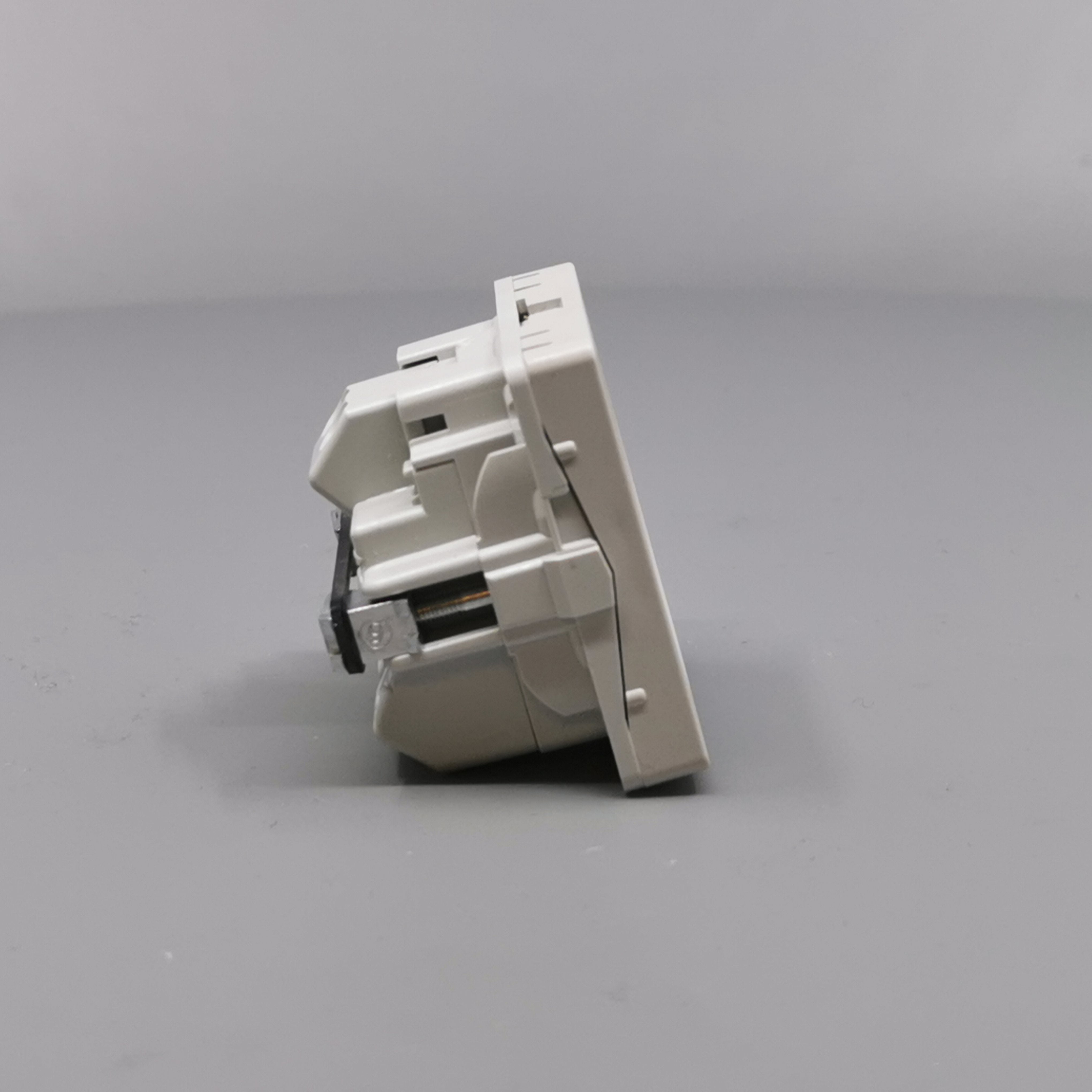 Fuga Stikkontakt 1 modul 2-pol med jord lysegrå