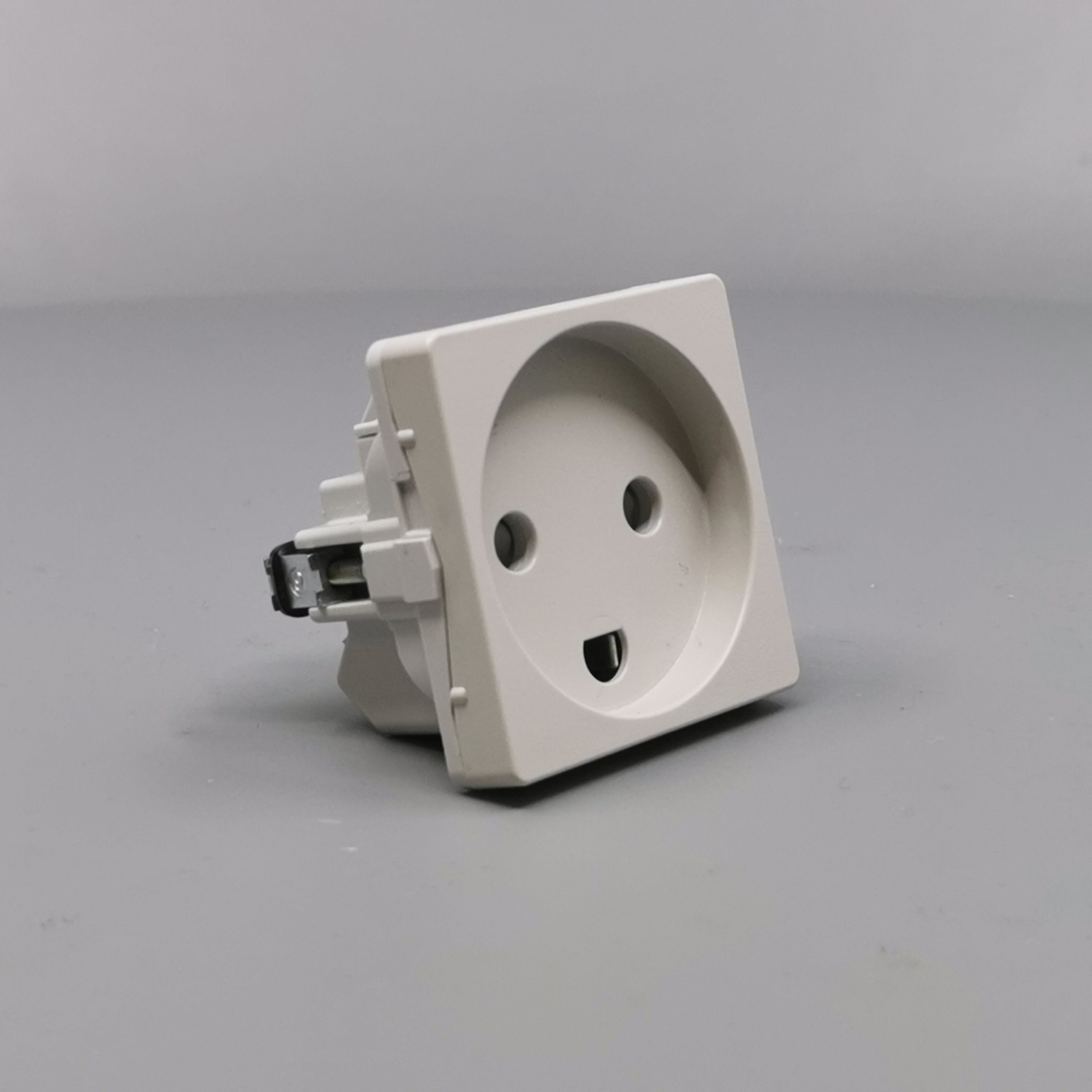 Fuga Stikkontakt 1 modul 2-pol med jord lysegrå