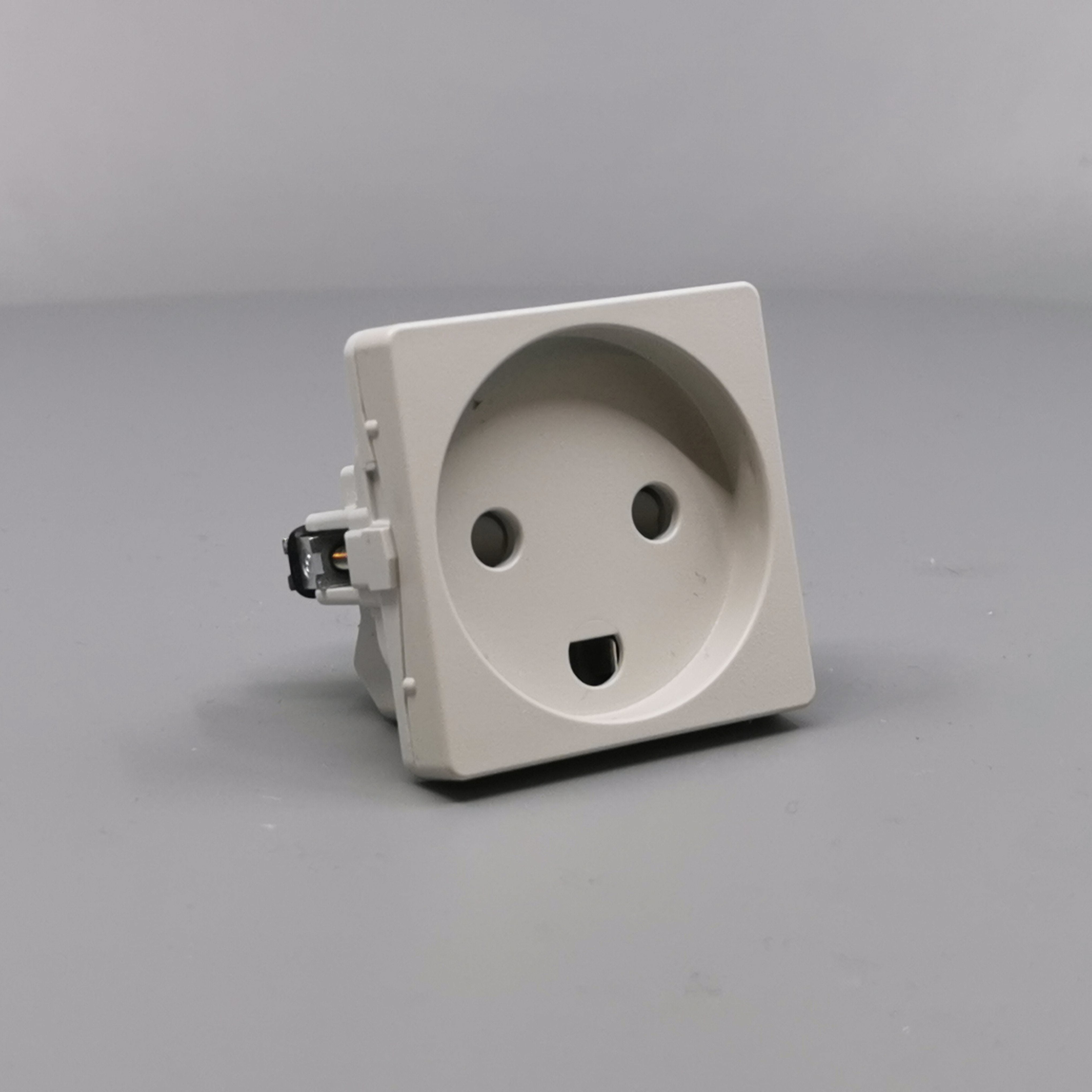 Fuga Stikkontakt 1 modul 2-pol med jord lysegrå