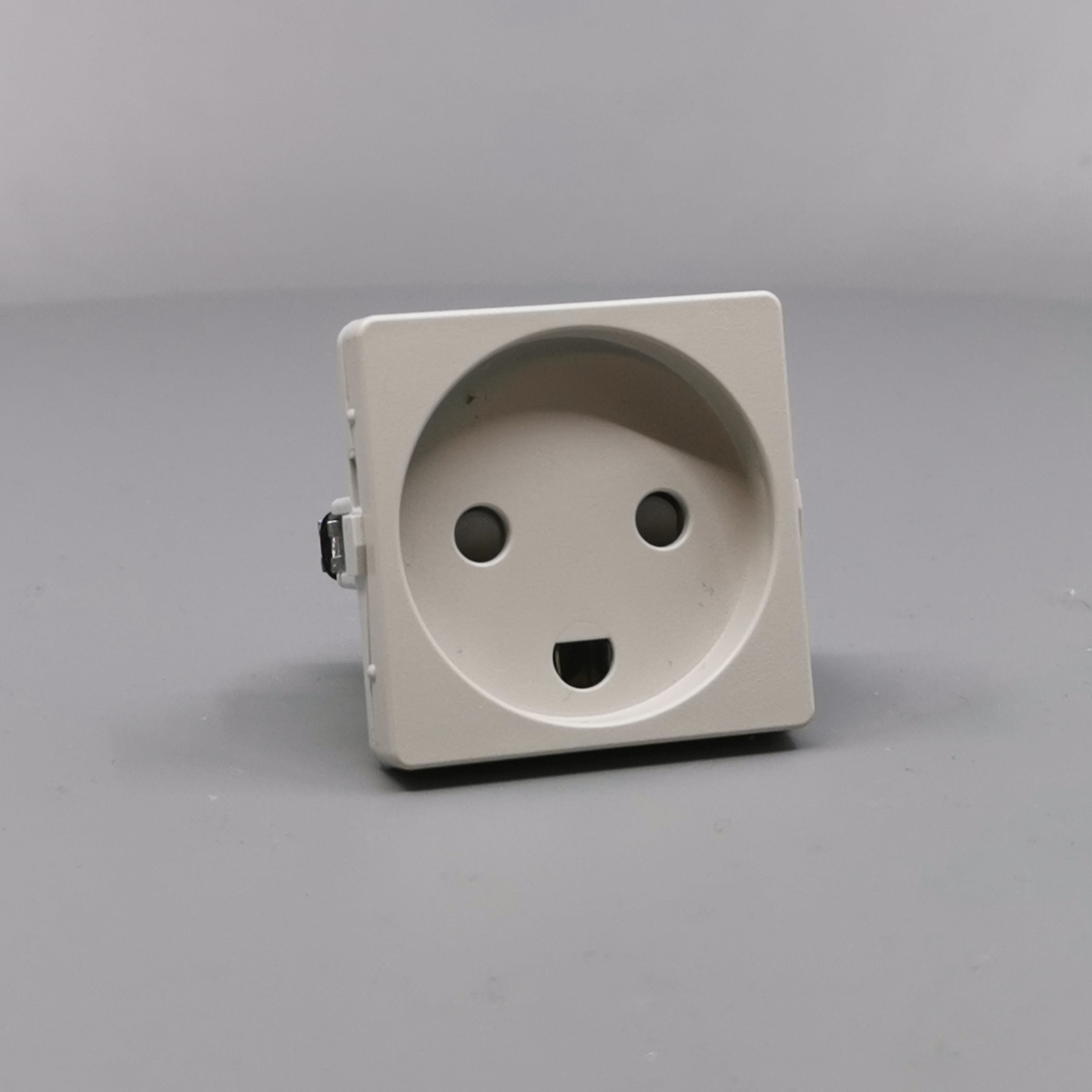 Fuga Stikkontakt 1 modul 2-pol med jord lysegrå